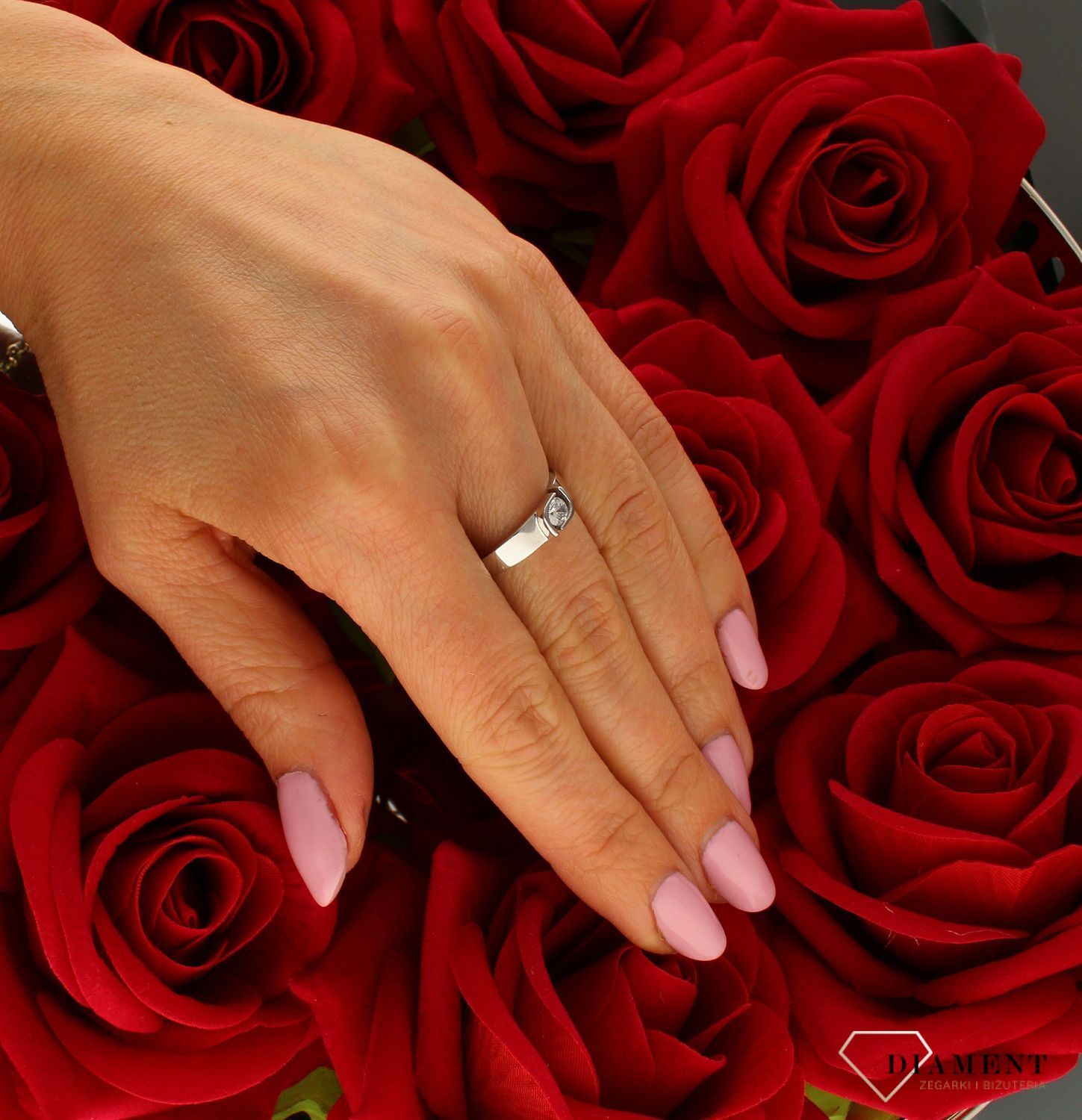 Złoty pierścionek zaręczynowy białe złoto 'Nieprzemijająca miłość' DIA-PRS-9148-333. Prezent podkreśli piękno wyjątkowych momentów zaręczyn, rocznic, jubileuszy. Darmowa dostawa..jpg