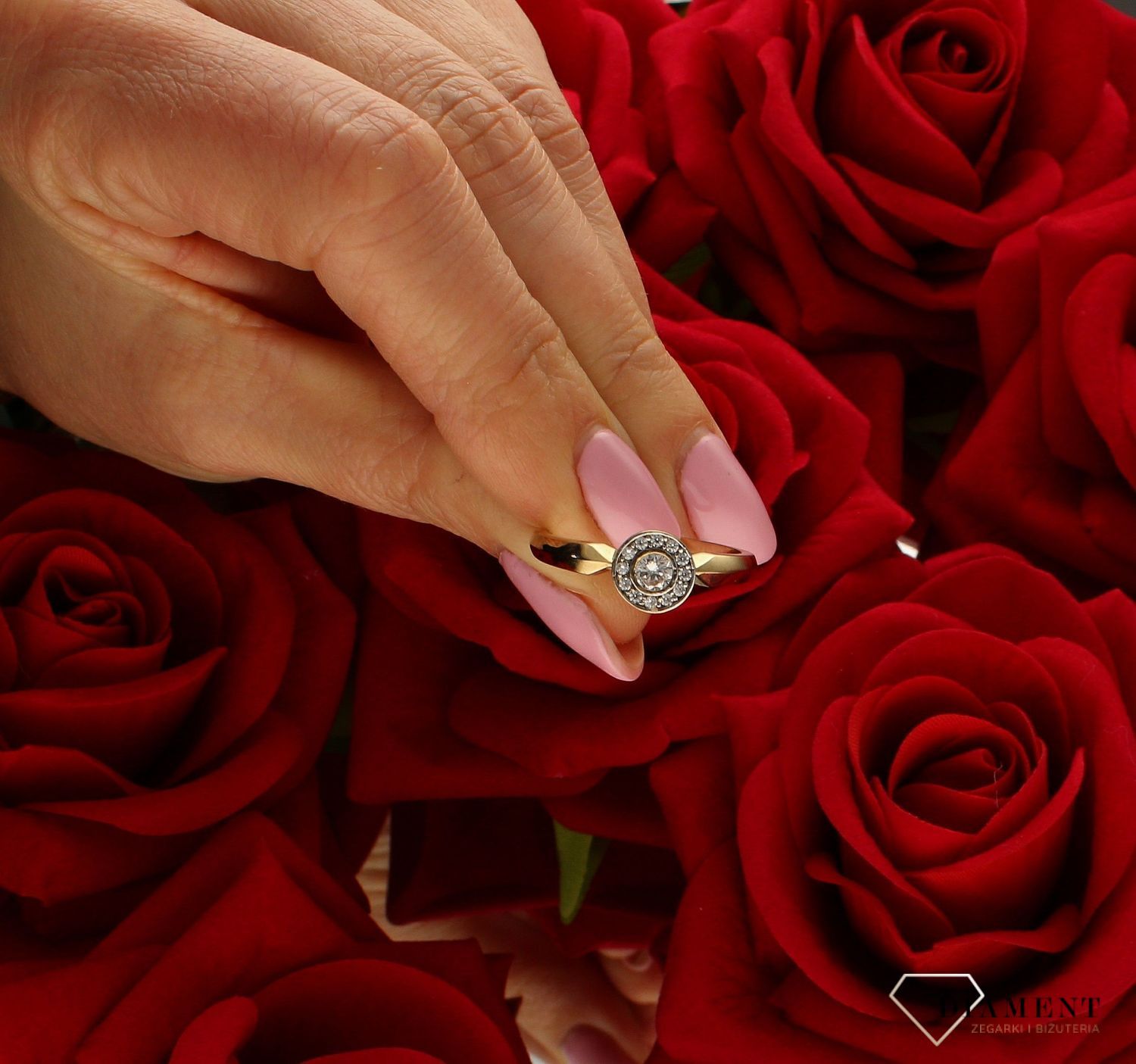 Złoty pierścionek 333 okrągłe oczko DIA-PRS-9151-333. Darmowa dostawa. Złote pierścionki na zaręczyny. Ponadczasowy wzór inspiro.jpg