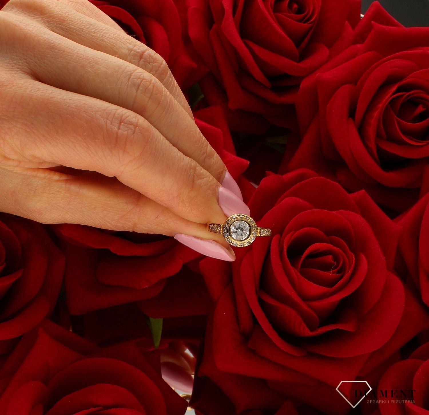 Złoty pierścionek damski Romantyczny błysk złoto 333 DIA-PRS-9152-333. Ponadczasowy wzór inspirowany ikonami sztuki jubilerskiej.jpg