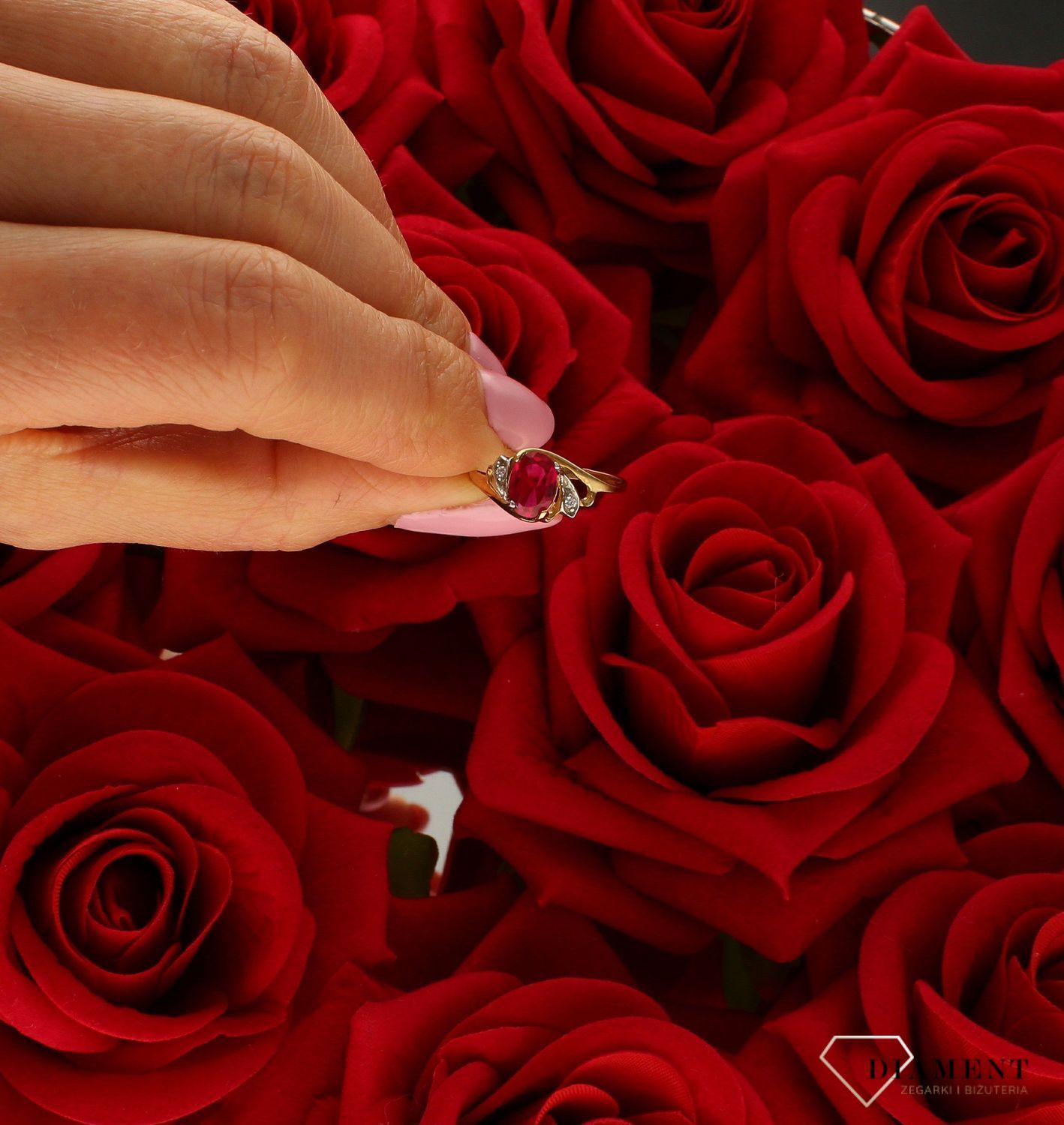 Złoty pierścionek damski 333 “Miłosny róż” DIA-PRS-9154-333.  Złoty pierścionek  świetnie się sprawdzi na prezent z okazji urodz (4).jpg