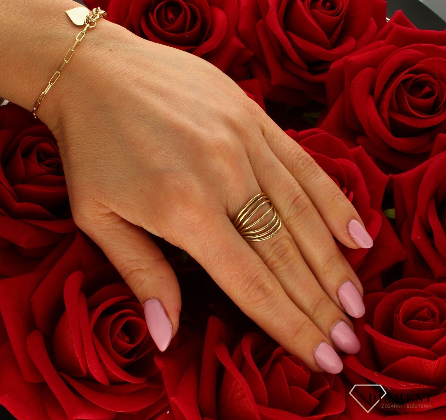 Pierścionek szeroki złoty damski 333 DIA-PRS-9158-333. Taki prezent podkreśli piękno wyjątkowych momentów zaręczyn, rocznic, ju (4).jpg