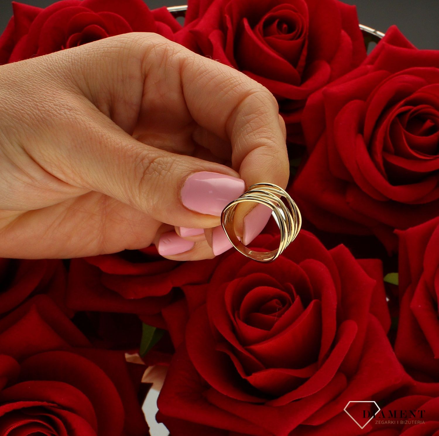 Złoty pierścionek damski 333 'Pleciony wzór' DIA-PRS-9163-333. Szeroki pierścionek złoty damski. Pierścionek blogerek.  Taki pre (5).jpg