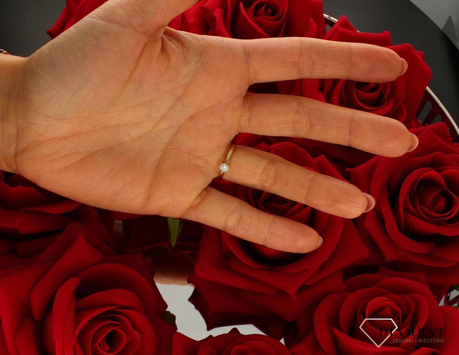 Pierścionek złoty damski 333 dwustronny 'Koniczynka i cyrkonia' DIA-PRS-9171-333.  Prezent z symbolem szczęścia podkreśli piękno.jpg