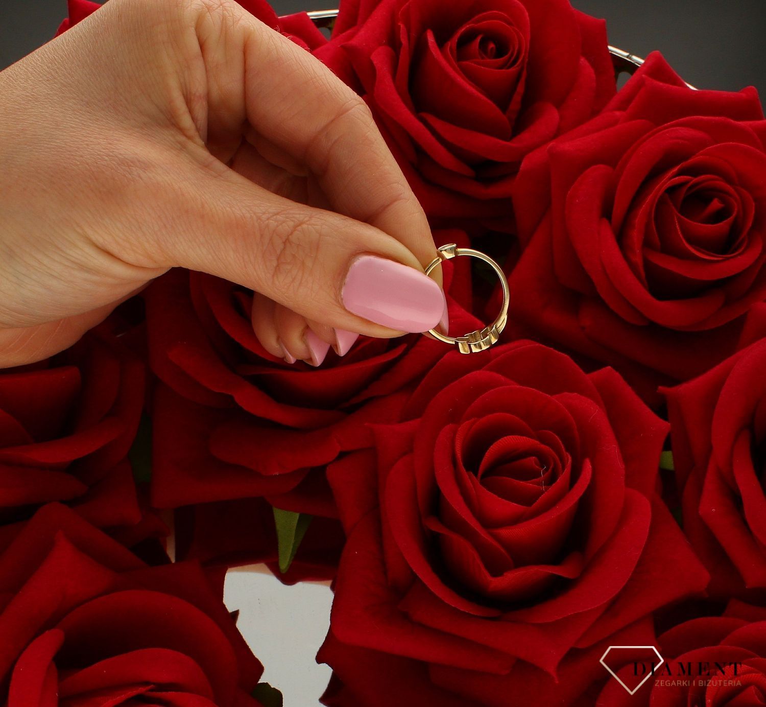 Pierścionek złoty damski 333 dwustronny 'Koniczynka i cyrkonia' DIA-PRS-9171-333.  Prezent z symbolem szczęścia podkreśli piękno.jpg