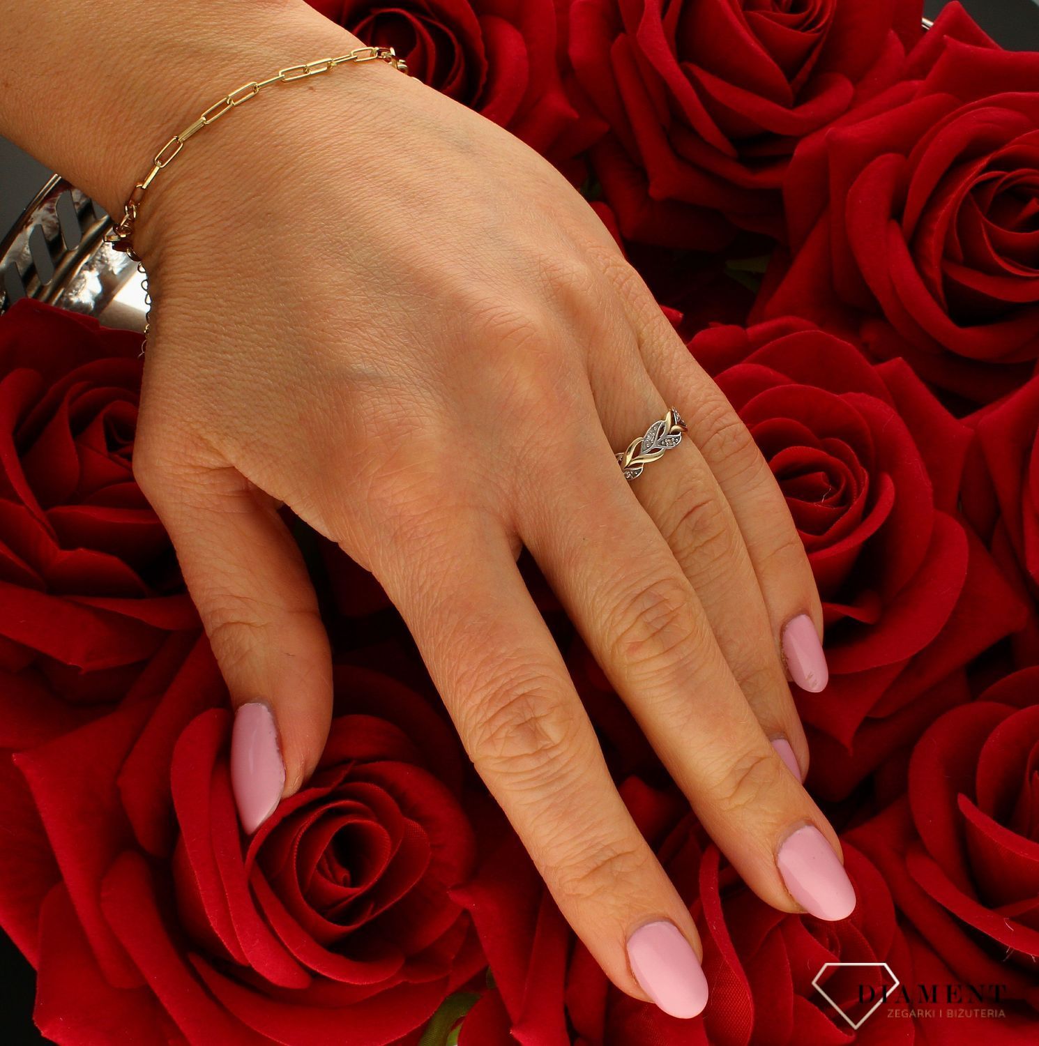 Pierścionek złoty damski “Wieniec laurowy” 333 DIA-PRS-9175-333. Elegancki, złoty pierścionek damski w formie obrączki z delikat (3).jpg