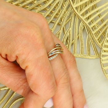 Złoty pierścionek damski fala z białym złotem 333 – cyrkonie, rozmiar 12 prs.jpg