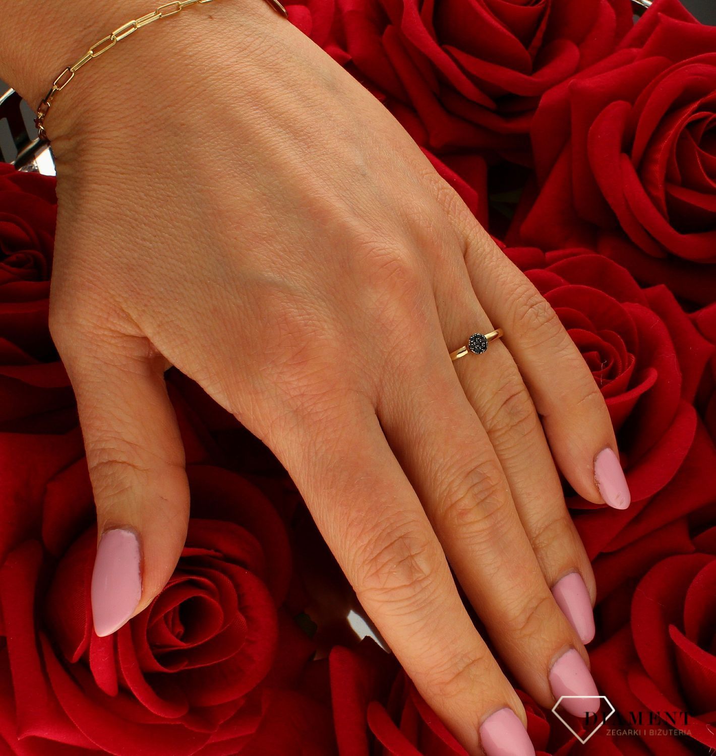 Złoty pierścionek damski Czarne oczko 333 DIA-PRS-9180-333. Modne połączenie kochane przez influencerki. Złoty pierścionek świet (3).jpg