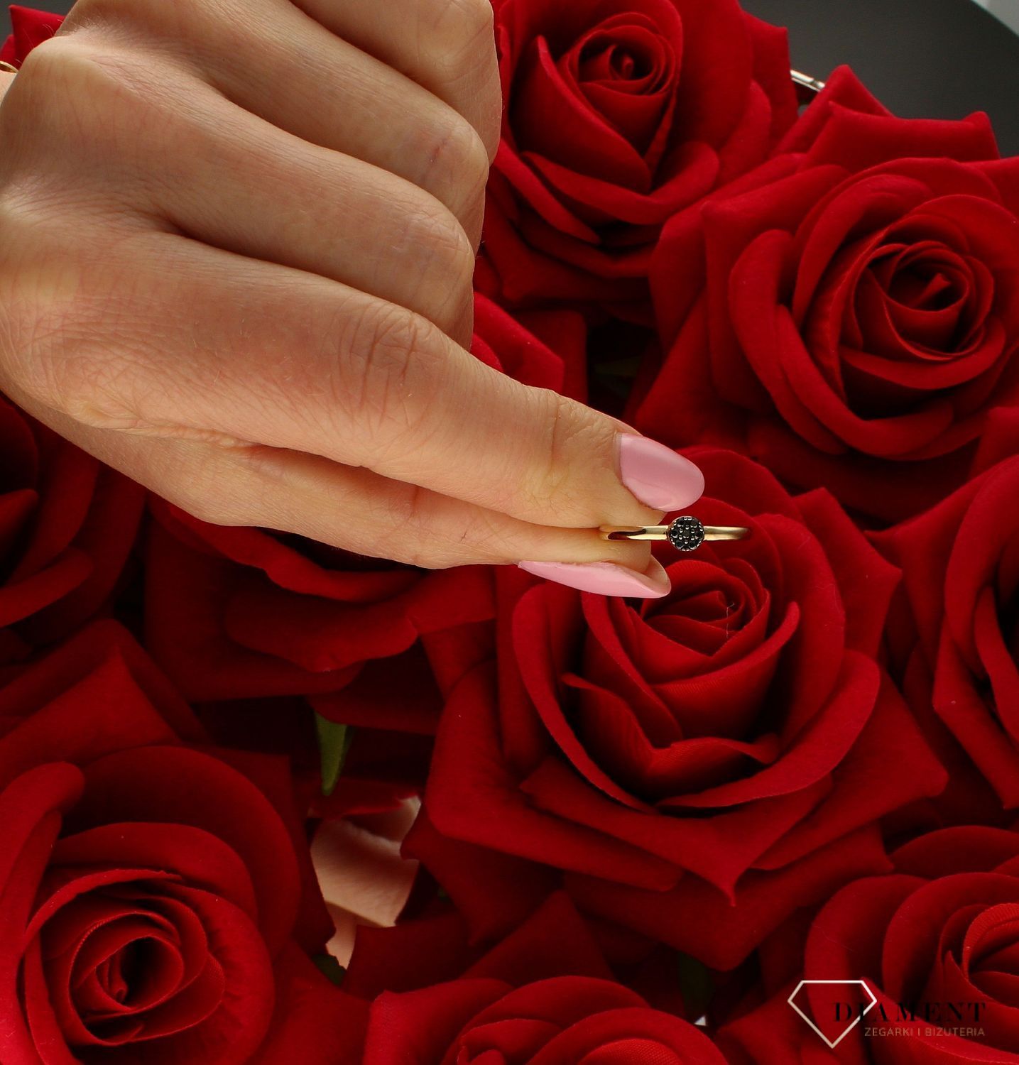 Złoty pierścionek damski Czarne oczko 333 DIA-PRS-9180-333. Modne połączenie kochane przez influencerki. Złoty pierścionek świet (3).jpg