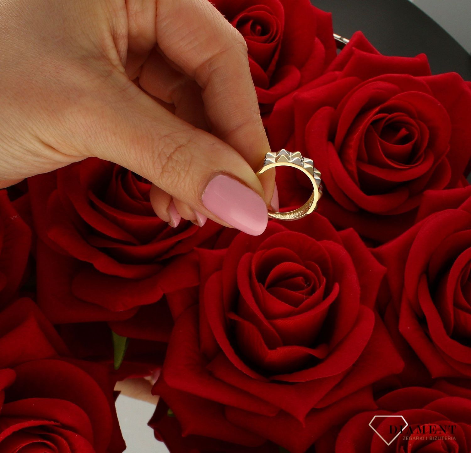 Złoty pierścionek damski Ćwieki 333 rozmiar 12 DIA-PRS-9183-333.jpg