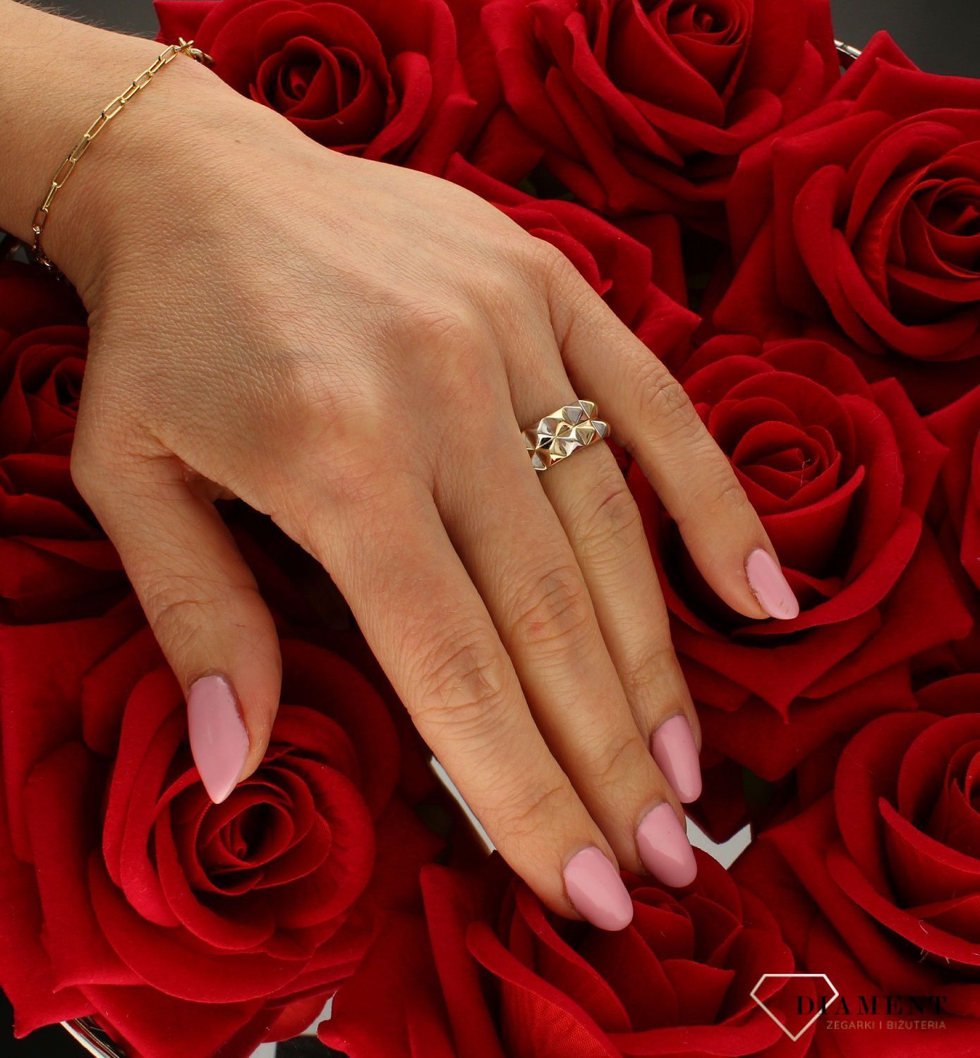 Złoty pierścionek damski Ćwieki 333 rozmiar 12 DIA-PRS-9183-333.jpg