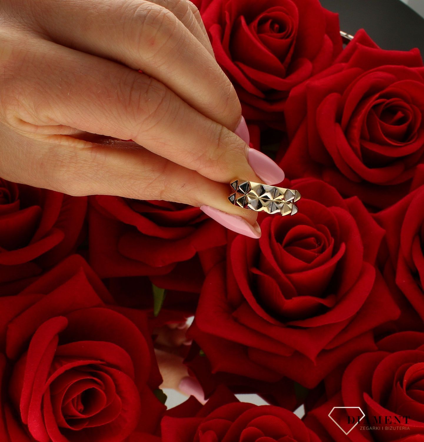 Złoty pierścionek damski Ćwieki 333 rozmiar 12 DIA-PRS-9183-333.jpg