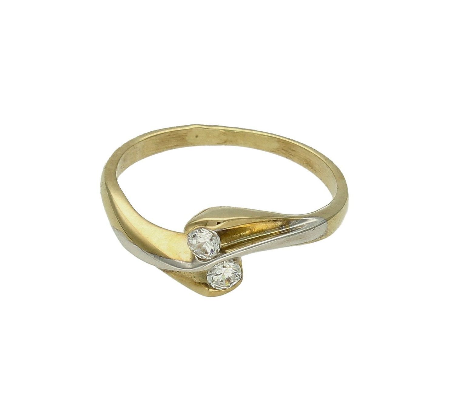 Złoty pierścionek 333 klasyczny z białym złotem DIA-PRS-9189-333.  Złoty pierścionek pleciony ozdobiony dwoma cyrkoniami. Piękny pierścionek wykonany z wysokiej jakości złota próby 333.  (4).jpg