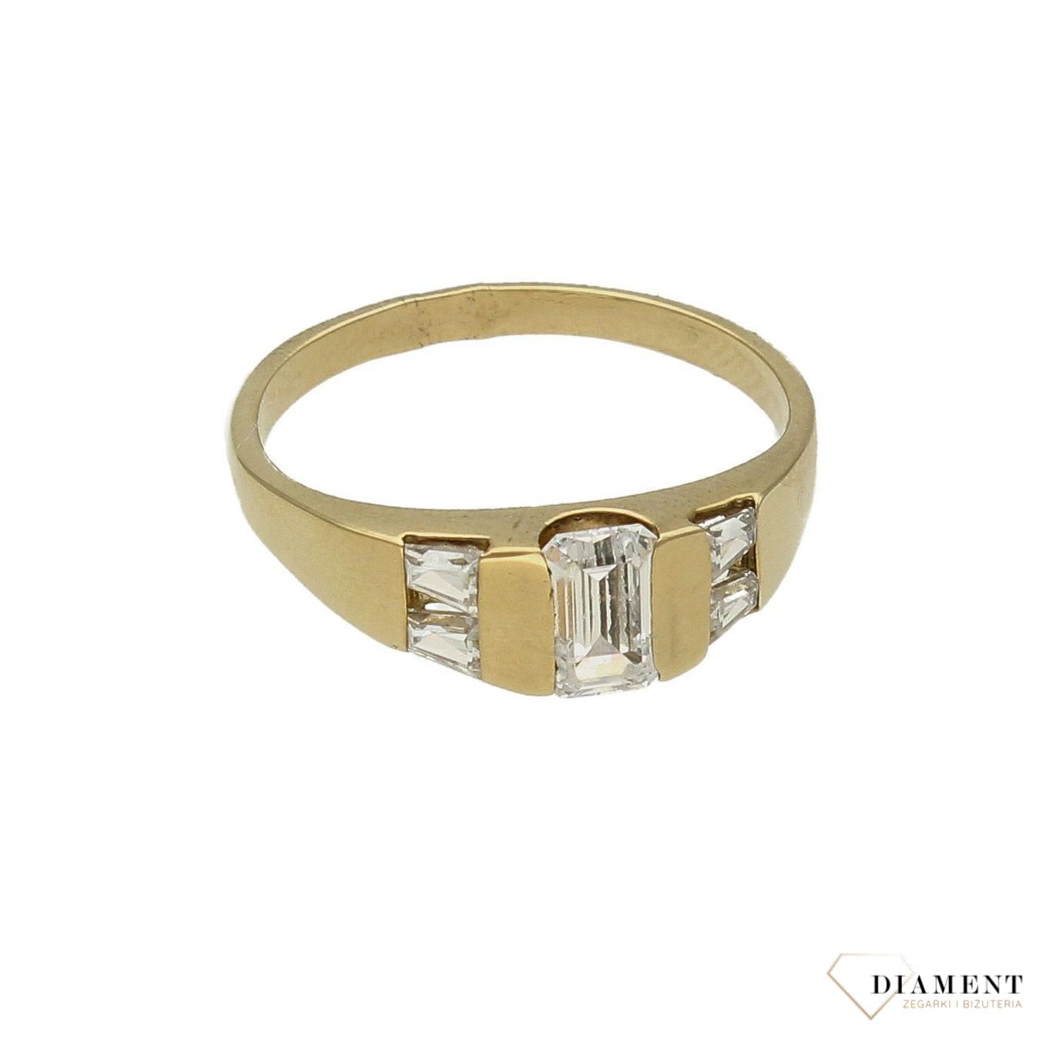 Pierścionek złoty damski Trzy cyrkonie 333 DIA-PRS-9191-333. Złoty pierścionek w nowoczesnej odsłonie świetnie się sprawdzi na p (4).jpg