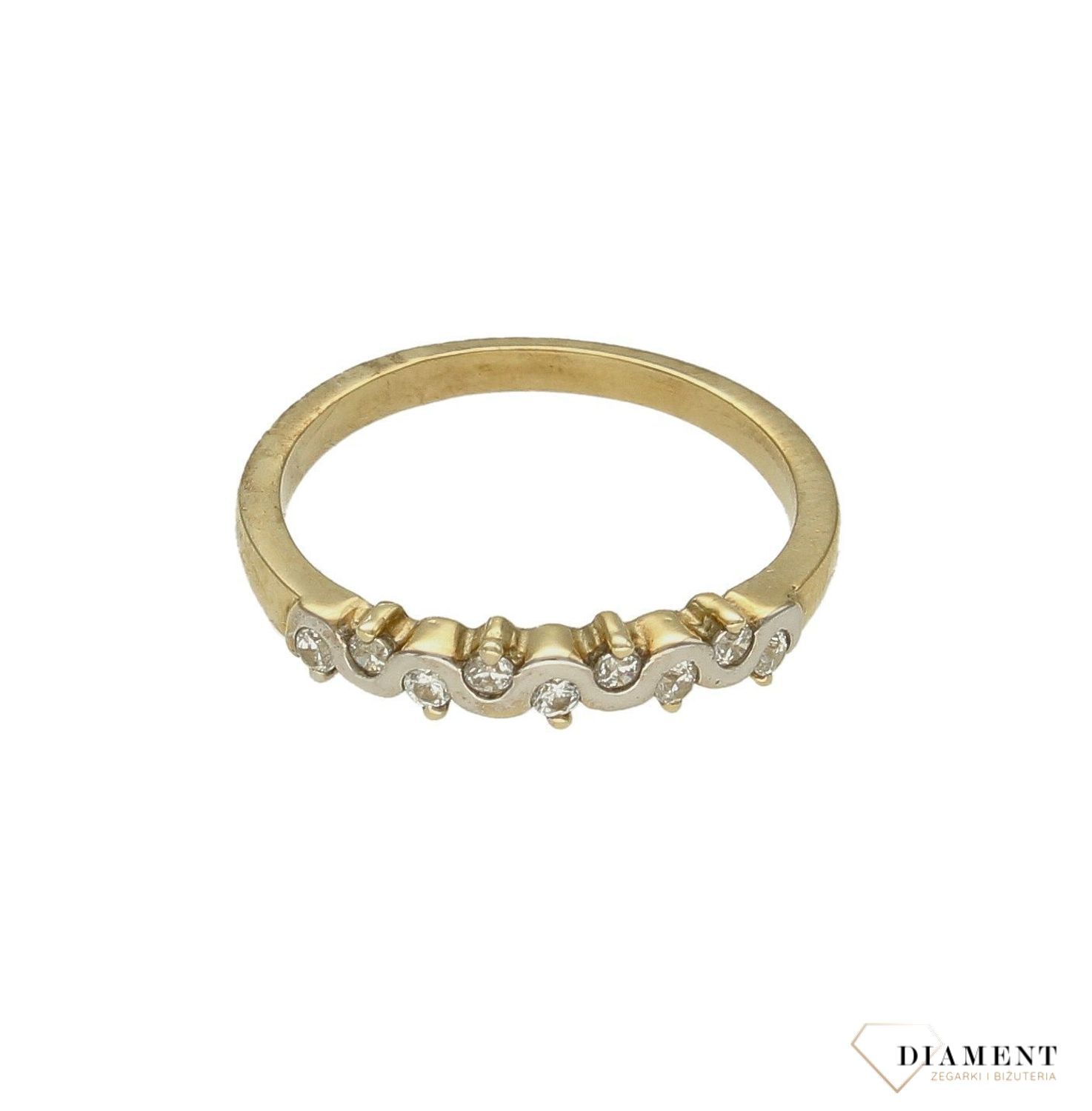 Złoty pierścionek damski 333 'Wężyk z białego złota' DIA-PRS-9193-333. Złoty pierścionek  świetnie się sprawdzi na prezent z oka.jpg