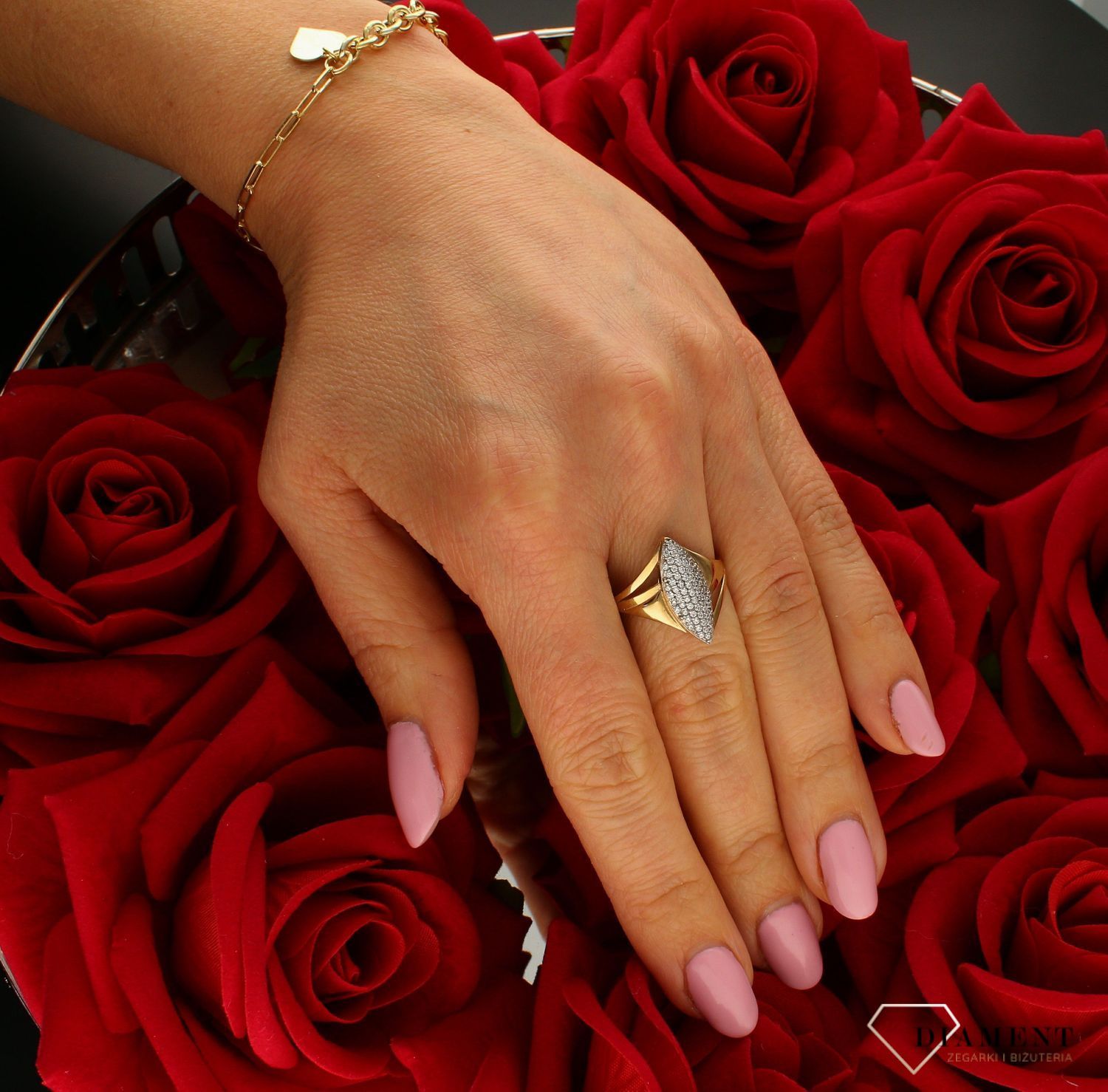 łoty pierścionek damski 333 wysadzany cyrkoniami DIA-PRS-9194-333. złoty pierścionek w nowoczesnej odsłonie świetnie się sprawdz.jpg