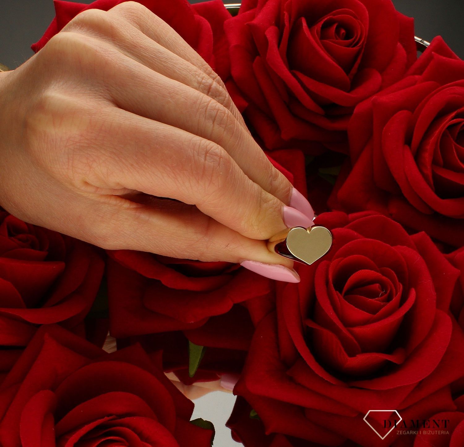 Złoty pierścionek damski 333 “Sygnet z sercem”DIA-PRS-9195-333. Duży damski pierścionek. Podaruj bliskiej osobie pierścionek z p (4).jpg