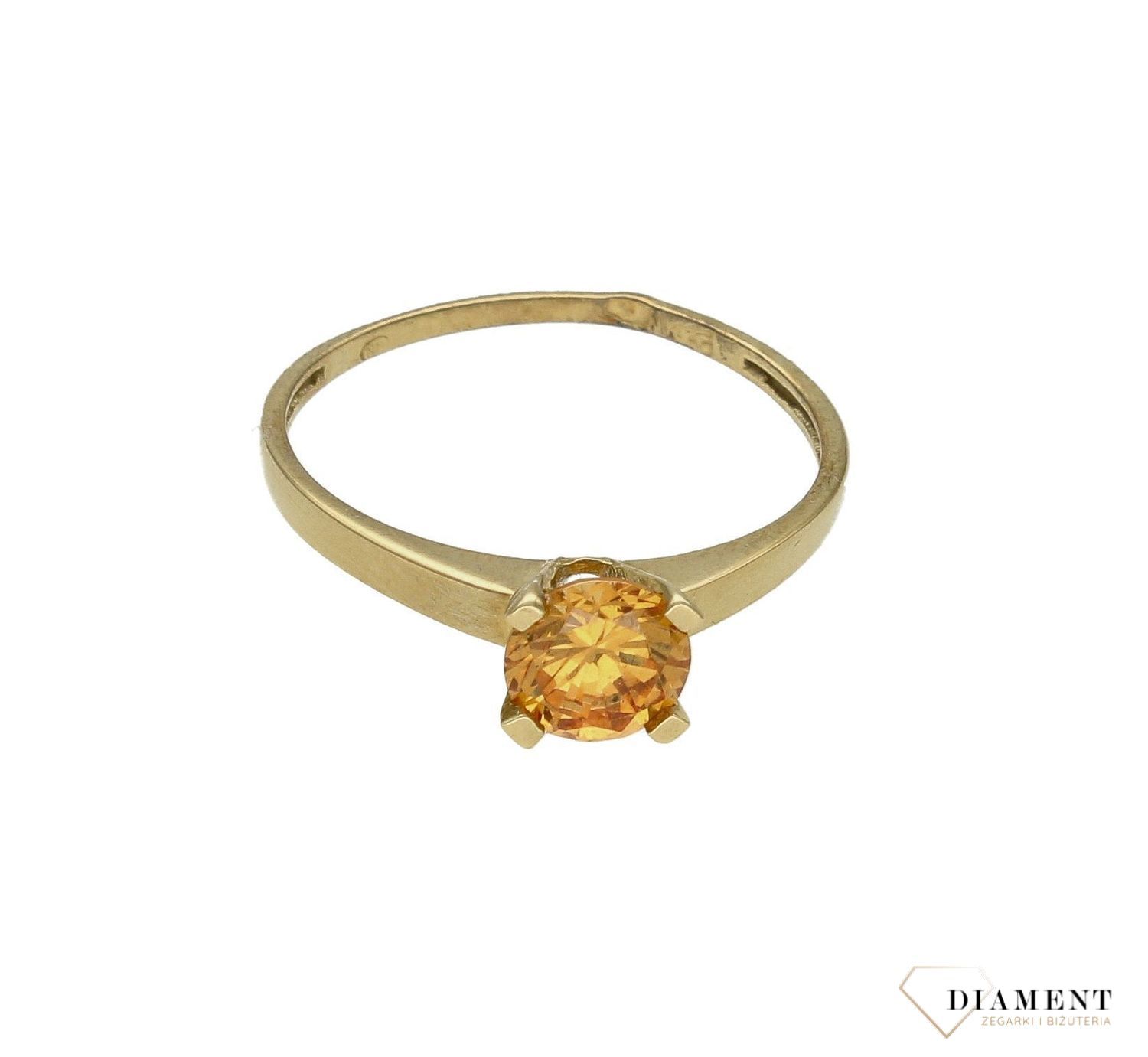Złoty pierścionek damski z pomarańczową cyrkonią 333 DIA-PRS-9197-333. Prezent  podkreśli piękno wyjątkowych momentów zaręczyn, (3).jpg