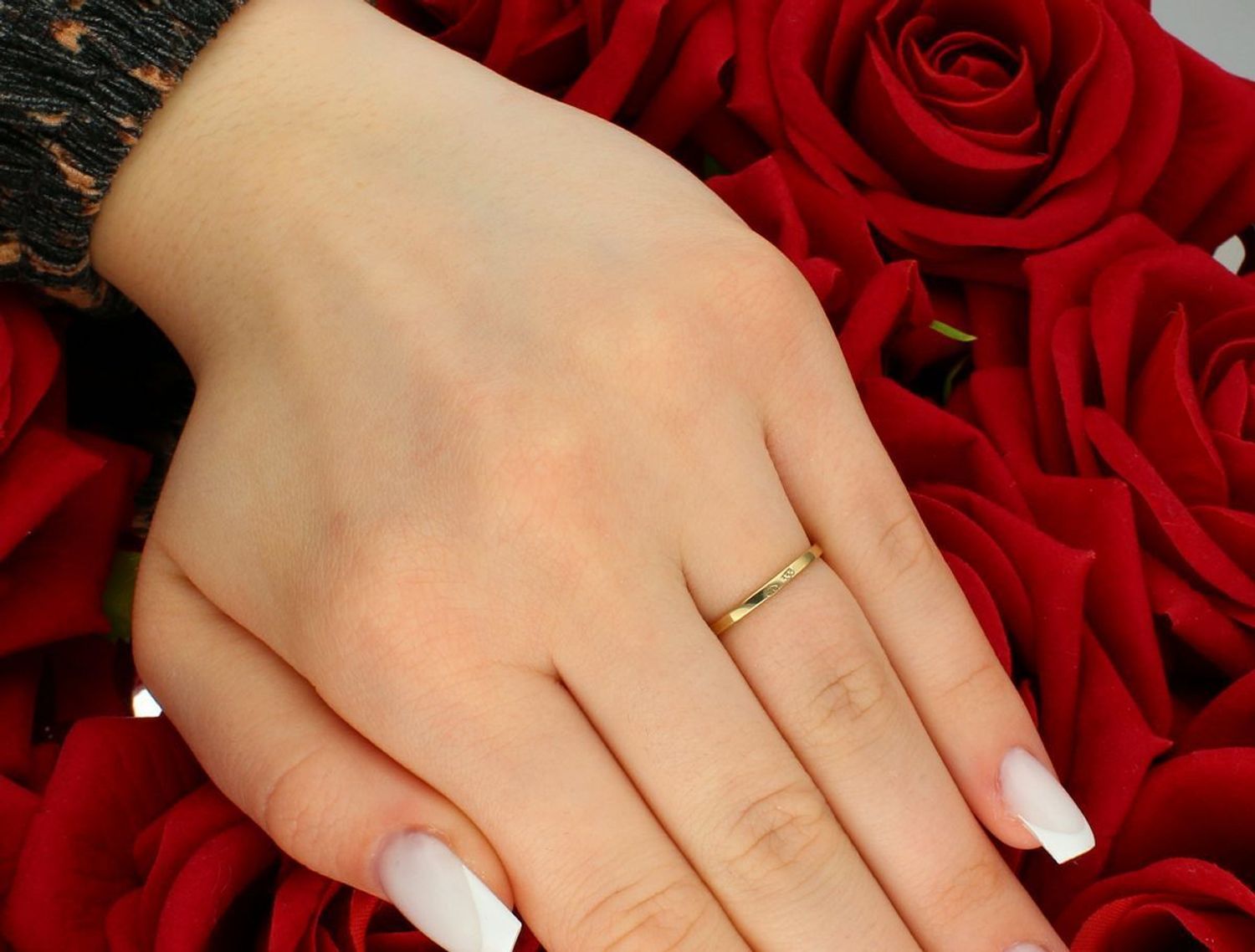 Złoty pierścionek z malachitem próba 333 rozmiar 13, DIA-PRS-9206-333. Piękny pierścionek wykonany z żółtego złota o próbie 333, który zachwyca subtelnym, ale wyjątkowym designem. Centralny 1.jpg