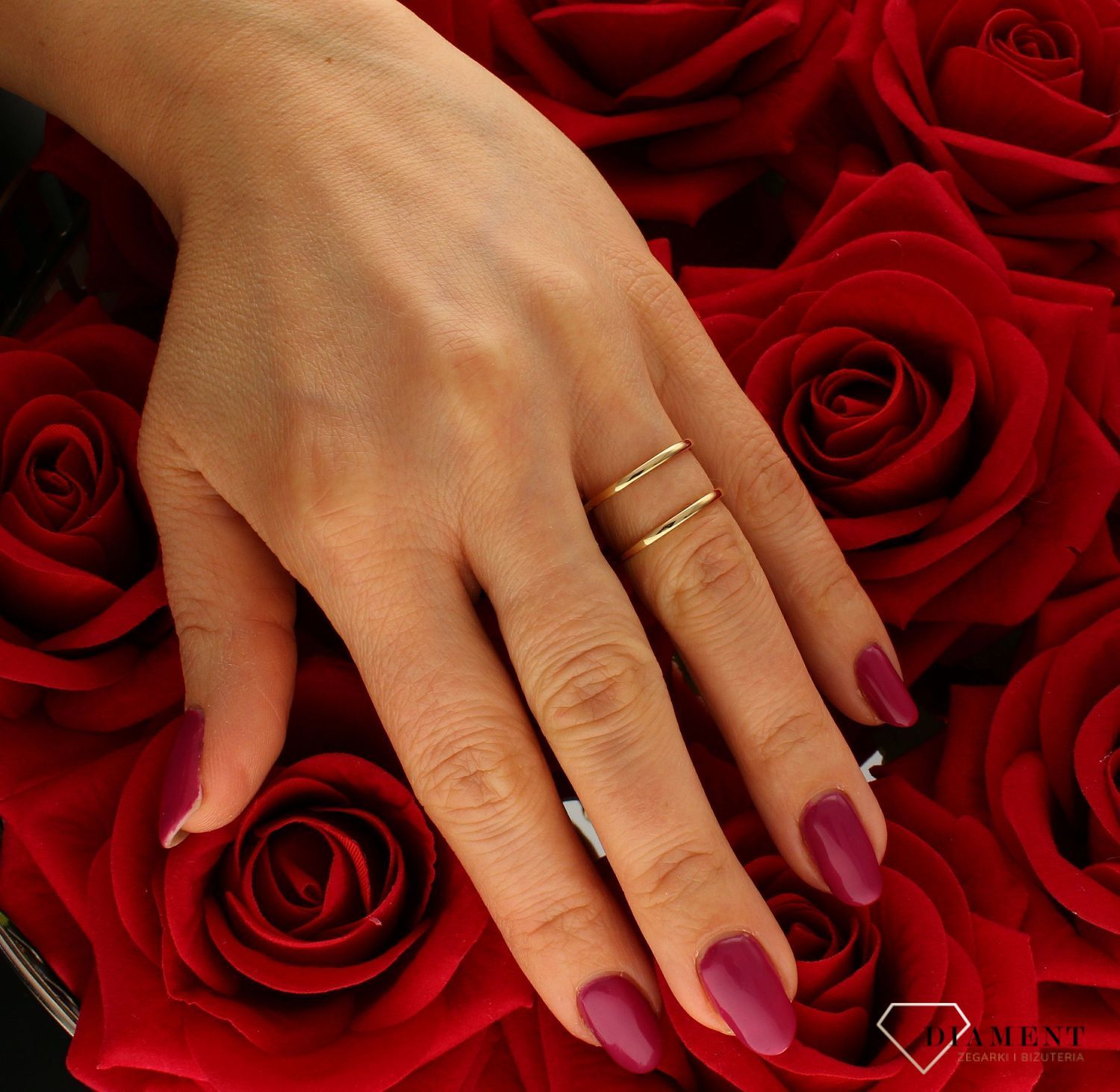 Złoty pierścionek 585 nowoczesny wzór DIA-PRS-9211-585. Złoty pierścionek szeroki o nowoczesnym wzorze. Piękny pierścionek wykonany z wysokiej jakości złota próby 585. Pierścionek z 14- karatowego złota. Waga około 2,25 gram (4).jpg