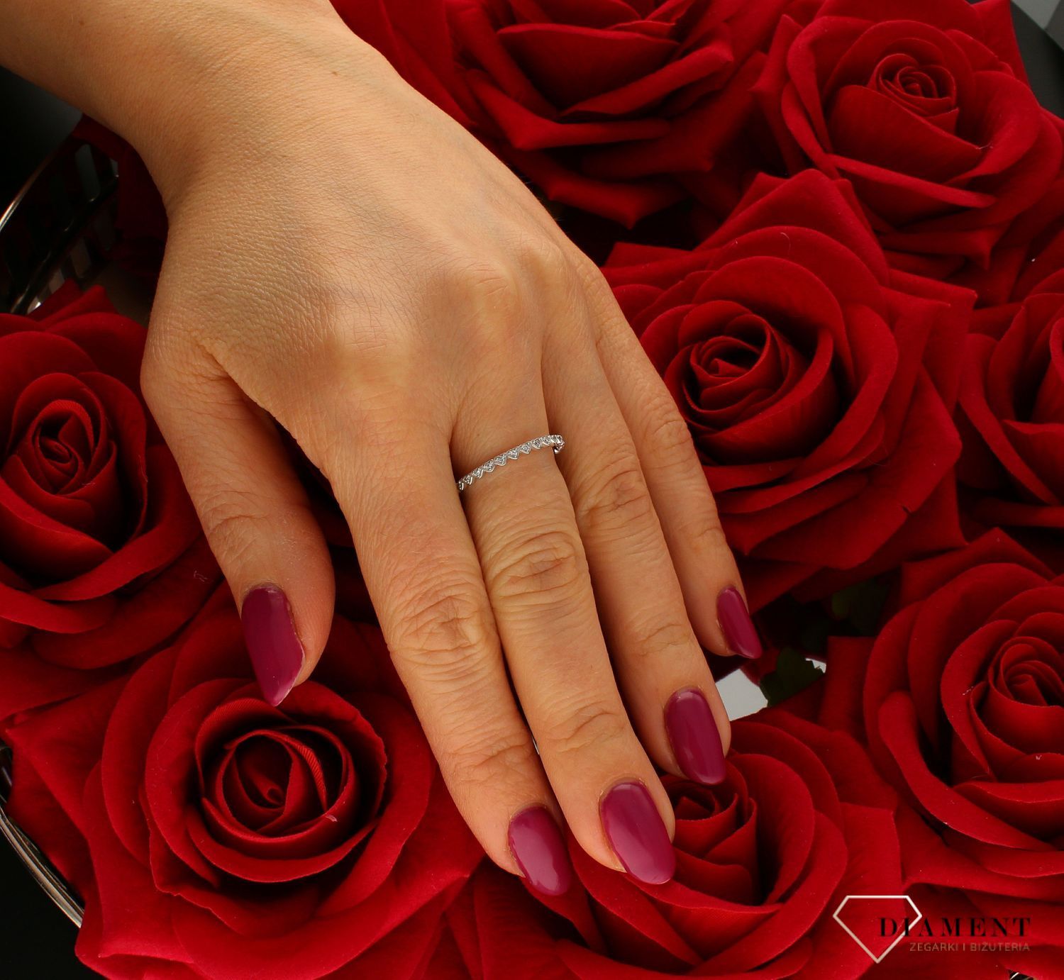 Białe złoto pierścionek damski drobne serca rozmiar 17 DIA-PRS-9223-585. Biżuteria z białego złota. Pierścionek będzie pięknym w (2).jpg