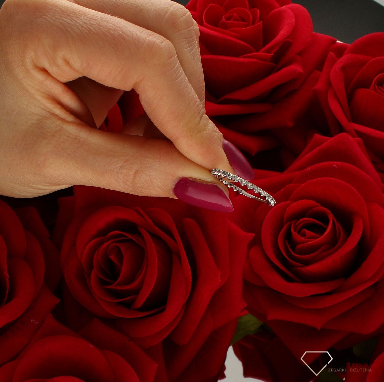 Białe złoto pierścionek damski drobne serca rozmiar 17 DIA-PRS-9223-585. Biżuteria z białego złota. Pierścionek będzie pięknym w (2).jpg