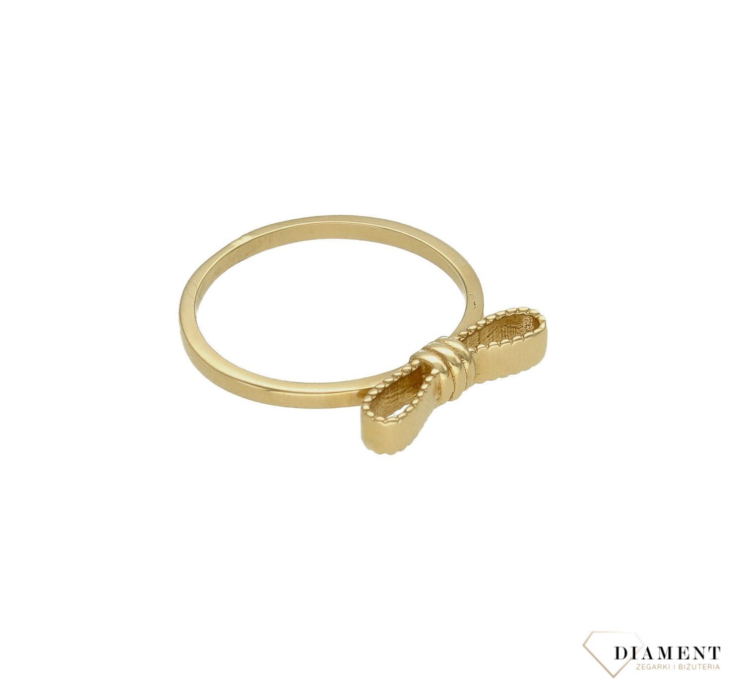 Złoty pierścionek 585 kokardka rozmiar 13 DIA-PRS-9230-585 to złoty damski pierścionek wykonany z wysokiej próby złota 585. Wzór (2).jpg