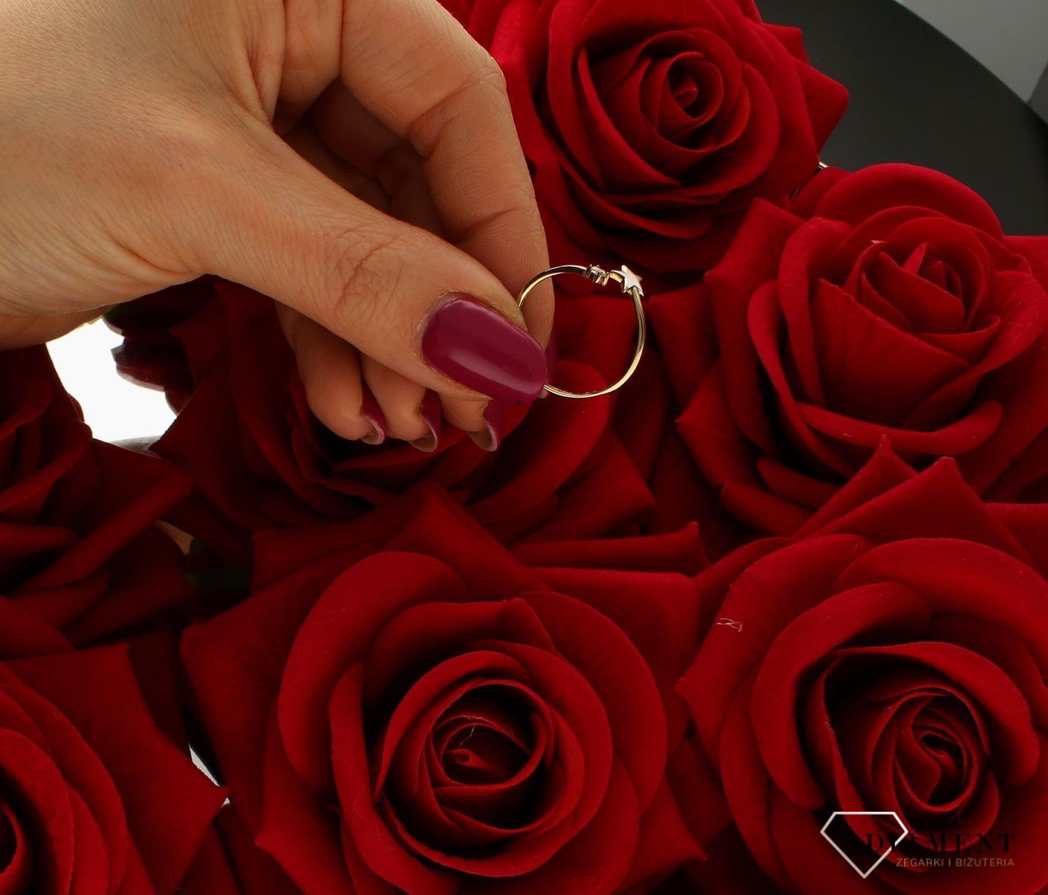 Złoty pierścionek damski 585 “Gwiazdka z nieba” rozmiar 18 DIA-PRS-9235-333. Pierścionek na prezent z okazji rocznicy, jubileusz.jpg