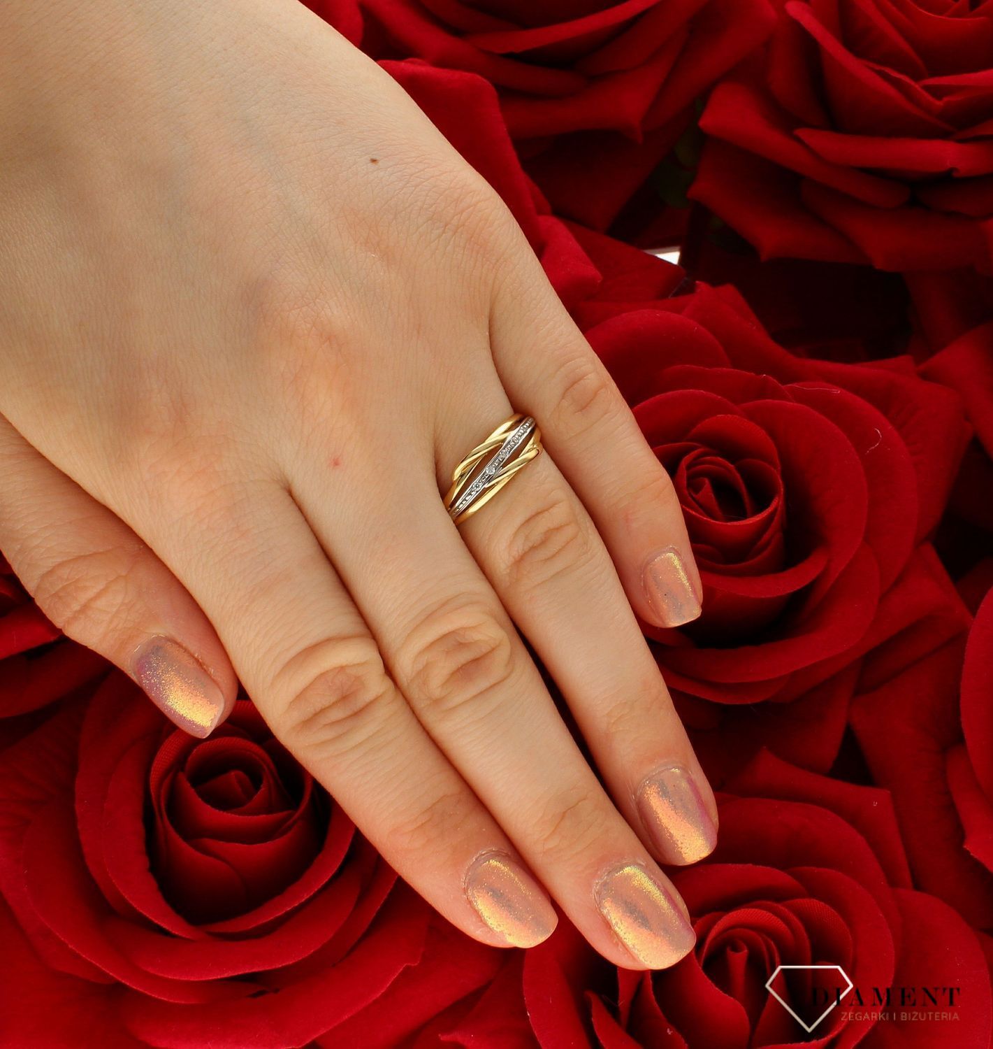 Złoty pierścionek damski 585 Zaręczynowy wzór rozmiar 22  DIA-PRS-9247-585  to złoty damski pierścionek wykonany z wysokiej próby białego i żółtego złota 585. Idealna biała cyrkonia we wzorze zaręczynowym nadają pierścionkow (4).jpg