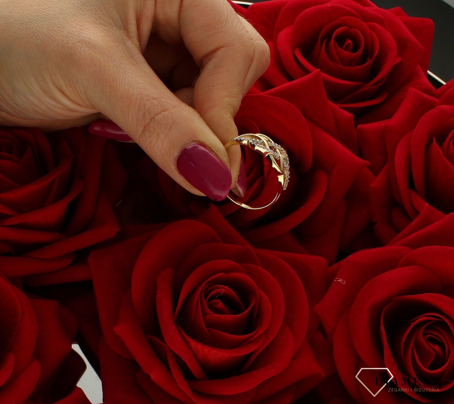 Złoty pierścionek damski Koronka królowej rozmiar 26 próba 585 DIA-PRS-9251-585 to nowoczesny złoty pierścionek z cyrkoniami i złotymi elementami. Złoty pierścionek w nietypowej odsłonie świetnie się sprawdzi na prezent z ok (4).jpg