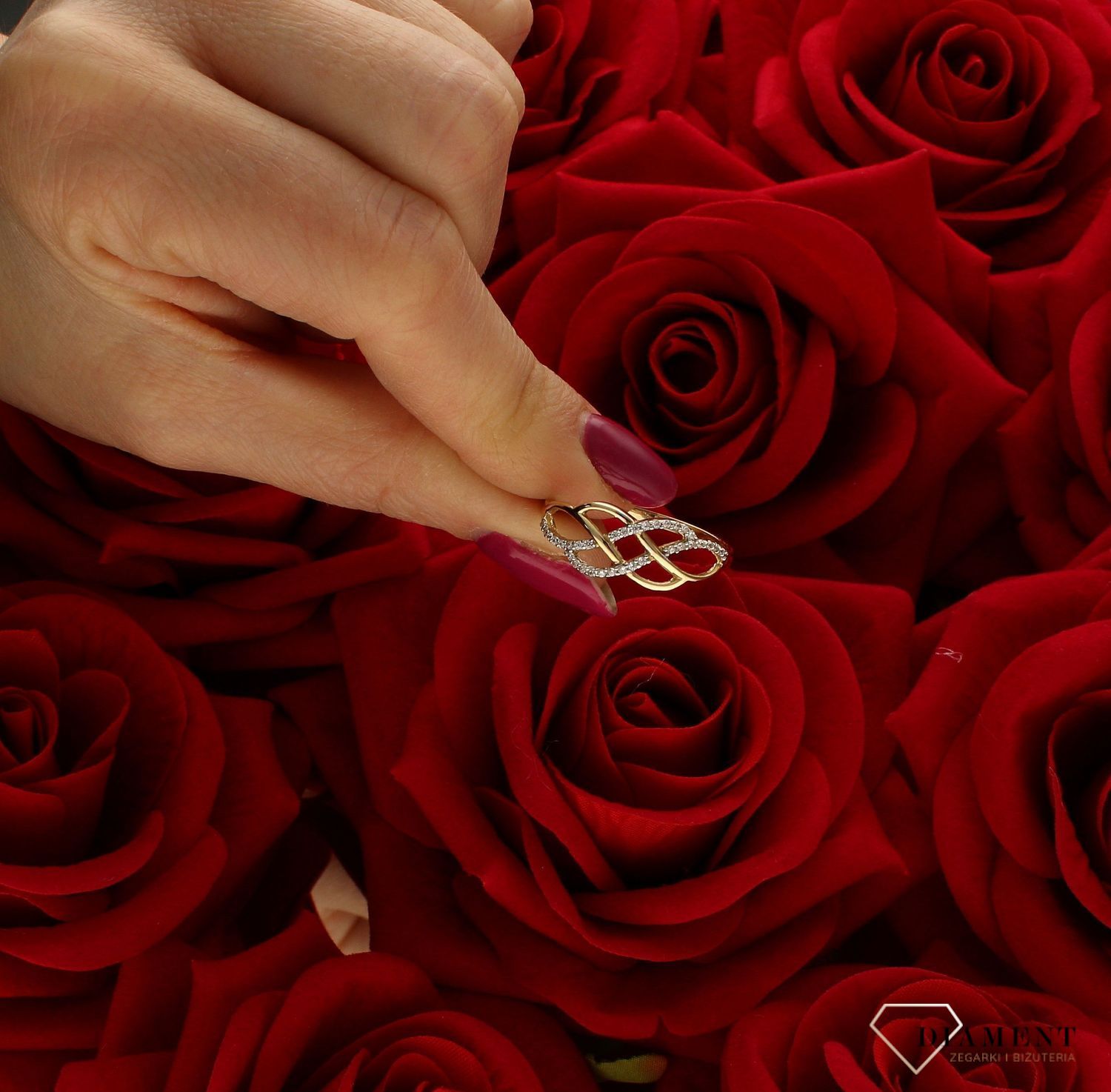 Złoty pierścionek damski Koronka królowej rozmiar 26 próba 585 DIA-PRS-9251-585 to nowoczesny złoty pierścionek z cyrkoniami i złotymi elementami. Złoty pierścionek w nietypowej odsłonie świetnie się sprawdzi na prezent z ok (4).jpg