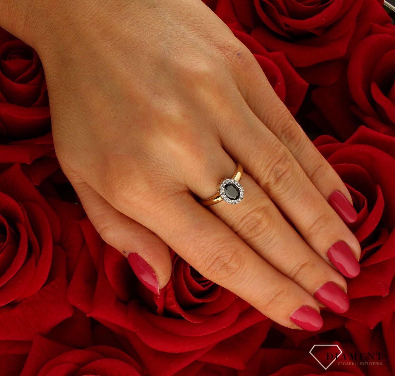 Złoty pierścionek damski 585 z czarną cyrkonią rozmiar 14 DIA-PRS-9258-585 (2).jpg