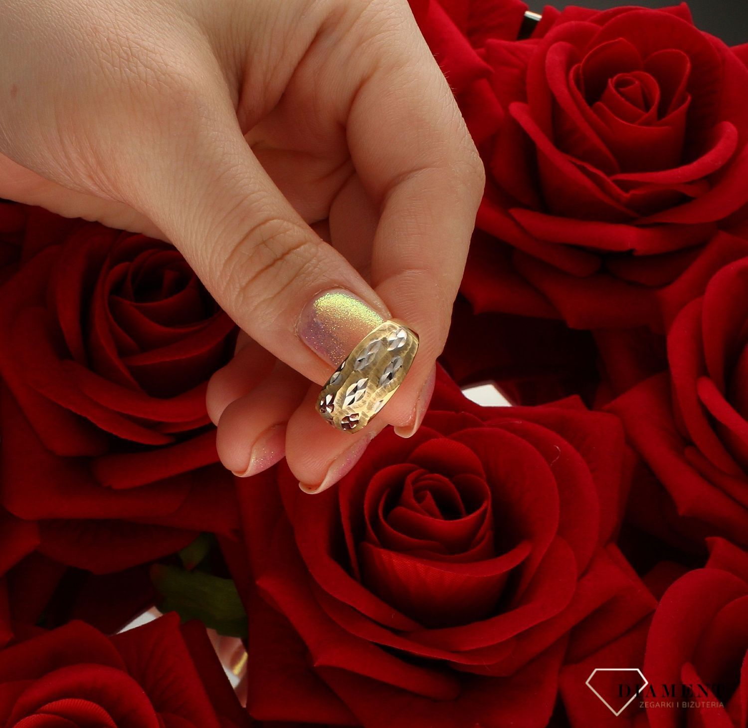 Złoty pierścionek damski z białym złotem Zaręczynowy rozmiar 15 DIA-PRS-9260-585 to złoty damski pierścionek wykonany z wysokiej próby białego i żółtego złota 585. Idealna grawerowanie w połączeniu żółtego i białego złota (1 (4).jpg