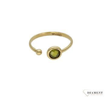 Złoty pierścionek 585 z zieloną cyrkonią rozmiar 11 DIA-PRS-9269-585 to złoty damski pierścionek wykonany z wysokiej próby żółtego złota 585. Idealna zielona cyrkonia we wzorze  nadaje pierścionkowi nowoczesnego wyglądu..jpg