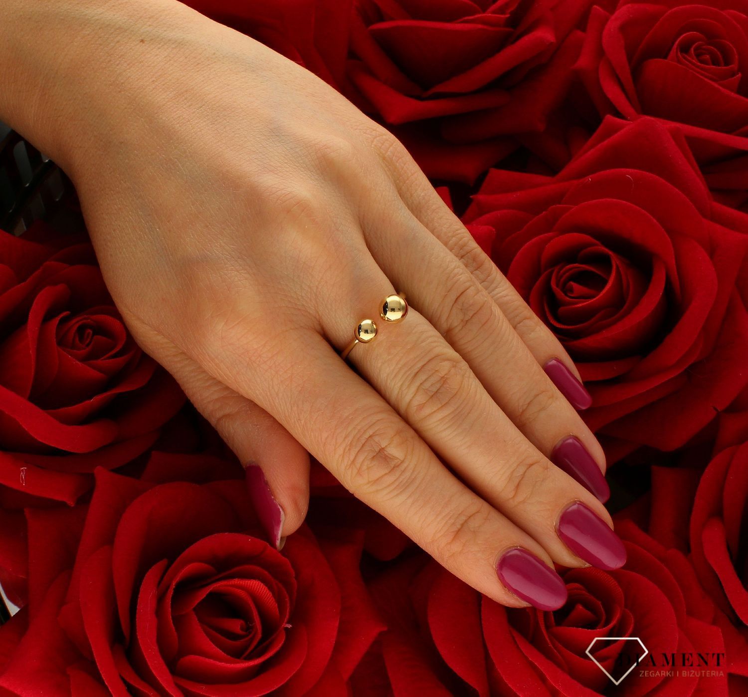 Złoty pierścionek damski 585 dwie kulki DIA-PRS-9273-585. Przepiękny pierścionek, który został ozdobiony dwoma kulkami. Pierścionek z wysokiej jakości 14-karatowego złota. Prosty pierścionek z motywem kulek. Idealny na preze (4).jpg