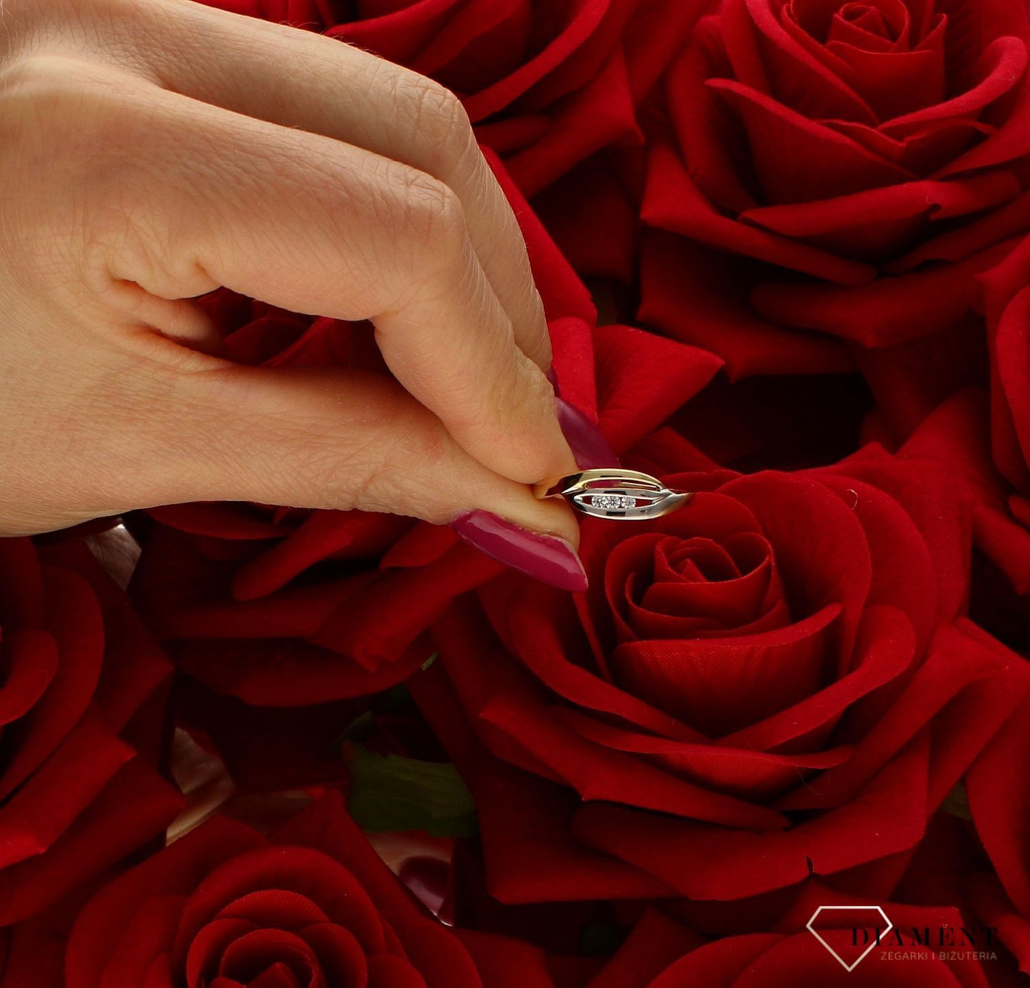 Złoty pierścionek damski 585 Elegancki dodatek rozmiar 16. Złoty pierścionek w eleganckiej odsłonie świetnie się sprawdzi na pre.jpg