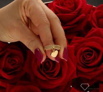 Złoty pierścionek damski 585 z zawieszką Wiszące serce rozmiar 9 DIA-PRS-9282-585. Unikatowy pierścionek podkreśli piękno wyjątk (3).jpg