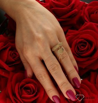 Złoty pierścionek damski 585 z zawieszką Wiszące serce rozmiar 9 DIA-PRS-9282-585. Unikatowy pierścionek podkreśli piękno wyjątk (4).jpg
