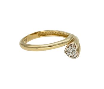 Złoty pierścionek 585 serduszko w cyrkoniach DIA-PRS-9284-585. Przepiękny pierścionek, który został ozdobiony błyszczącymi cyrkoniami na kształt serduszka. Idealny pierścionek wyrażający miłość do ukochanej. Pierścionek na z.jpg