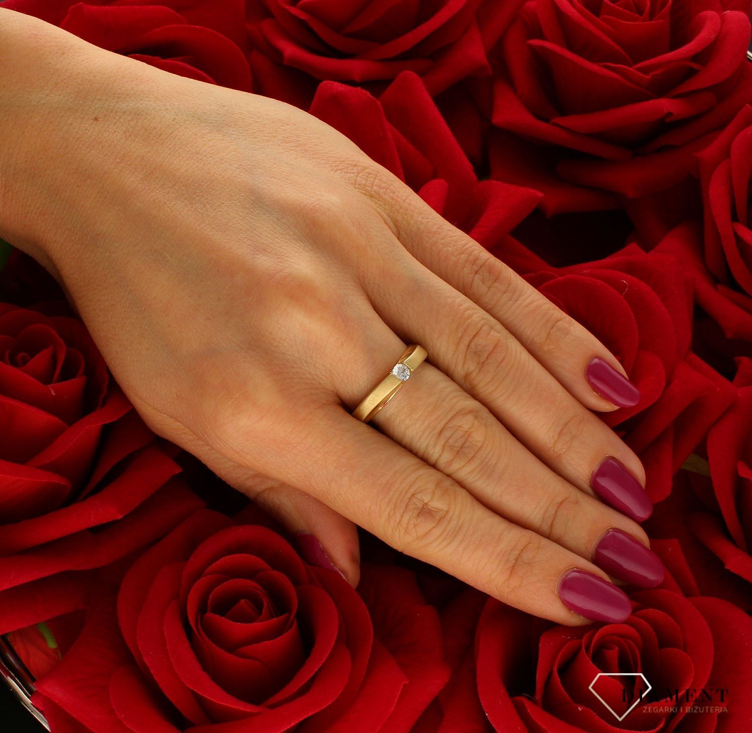 Złoty pierścionek 585 zaręczynowy mat z białą cyrkonią rozmiar 17 DIA-PRS-9297-585. Ponadczasowy wzór inspirowany ikonami sztuki (2).jpg