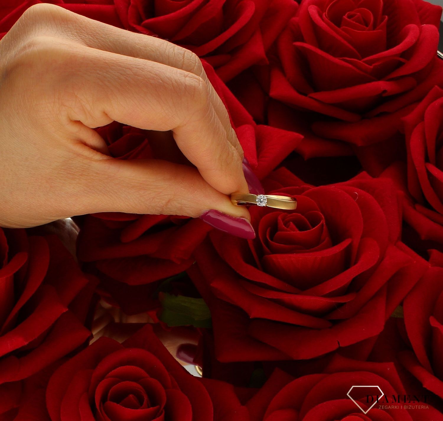 Złoty pierścionek 585 zaręczynowy mat z białą cyrkonią rozmiar 17 DIA-PRS-9297-585. Ponadczasowy wzór inspirowany ikonami sztuki (2).jpg