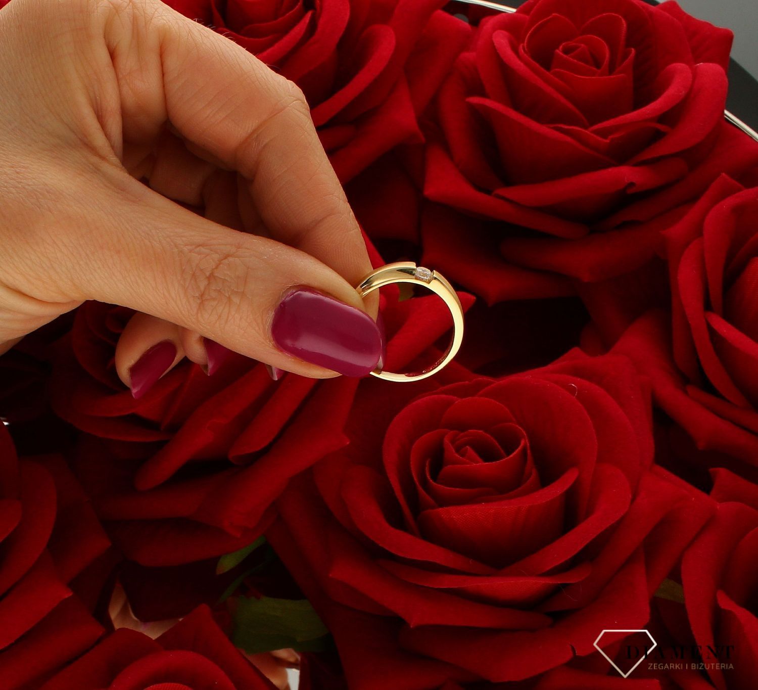 Złoty pierścionek 585 zaręczynowy mat z białą cyrkonią rozmiar 17 DIA-PRS-9297-585. Ponadczasowy wzór inspirowany ikonami sztuki (2).jpg