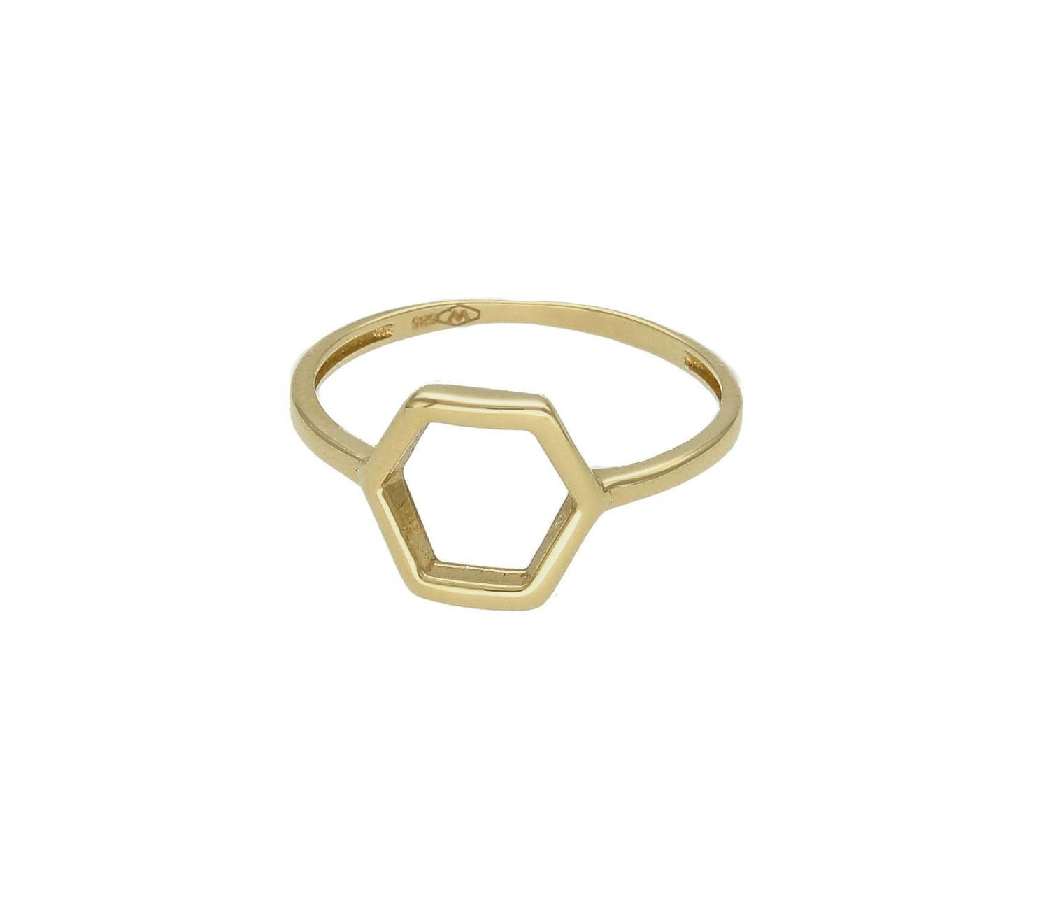 Złoty pierścionek damski 585 wzór heksagon rozmiar 14 DIA-PRS-9302-585. to złoty damski pierścionek wykonany z wysokiej próby żółtego złota 585. Wzór heksagonu nadaje pierścionkowi nowoczesnego wyglądu (4).jpg