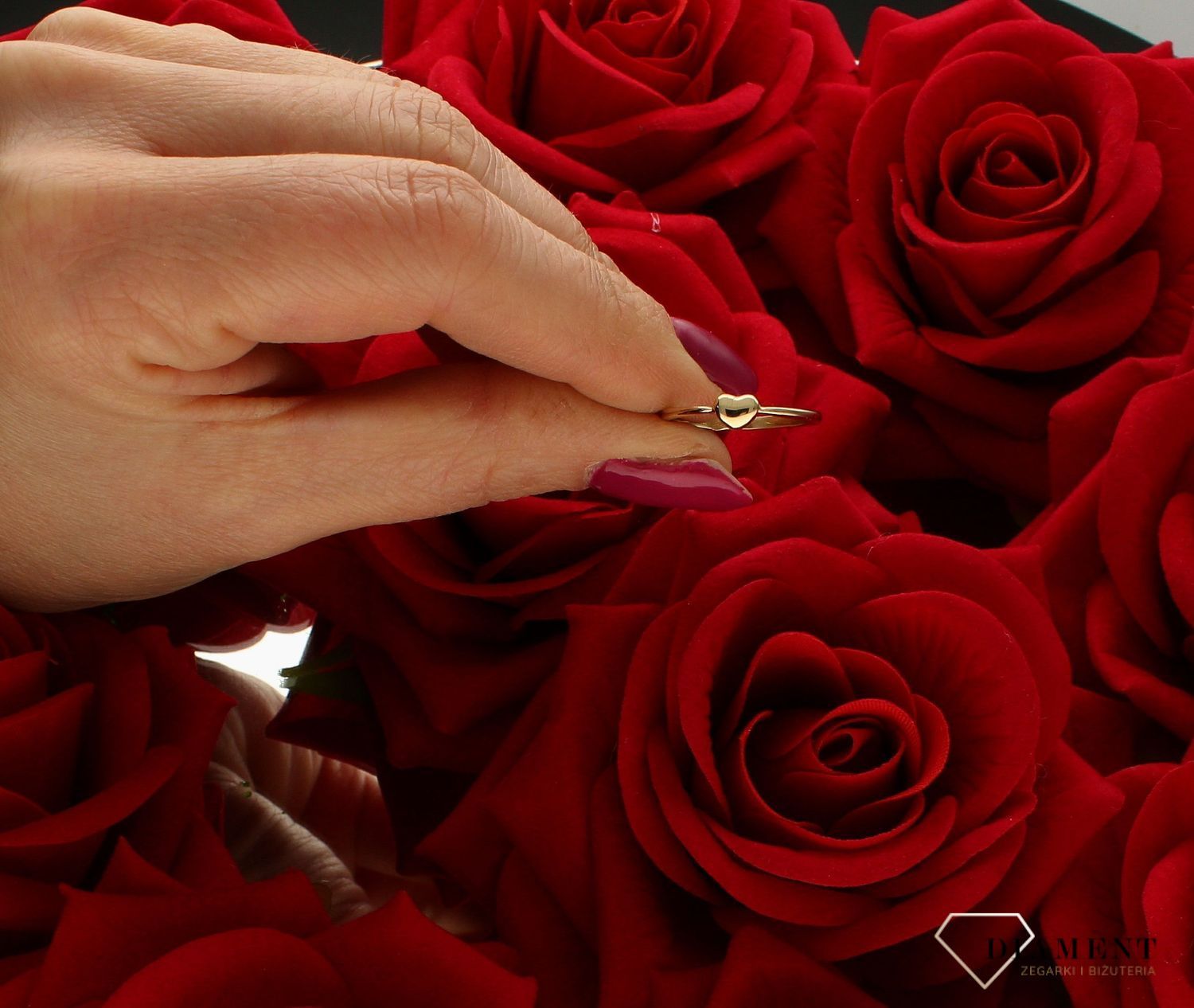 Złoty pierścionek 585 Serduszko DIA-PRS-9308-585. Minimalistyczny pierścionek podkreśli piękno wyjątkowych momentów zaręczyn, rocznic, jubileuszy. Na prezent. Pierścionek z sercem.jpg