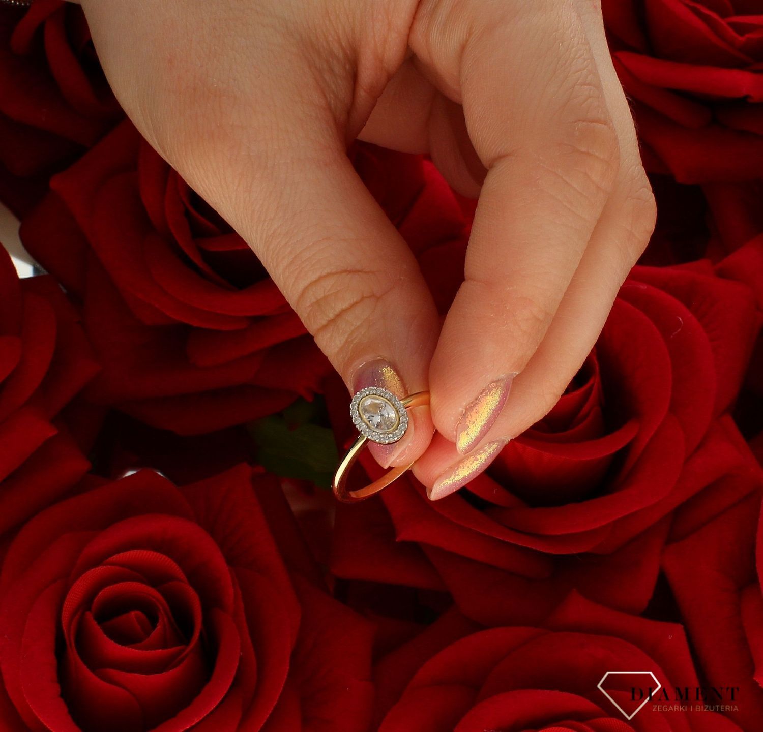 Złoty pierścionek damski 585 z owalną cyrkonią rozmiar 15 DIA-PRS-9312-585. to złoty damski pierścionek wykonany z wysokiej próby żółtego złota 585. Idealnie osadzona biała cyrkonia o owalnym kształcie nadaje nowoczesnego wy (4).jpg