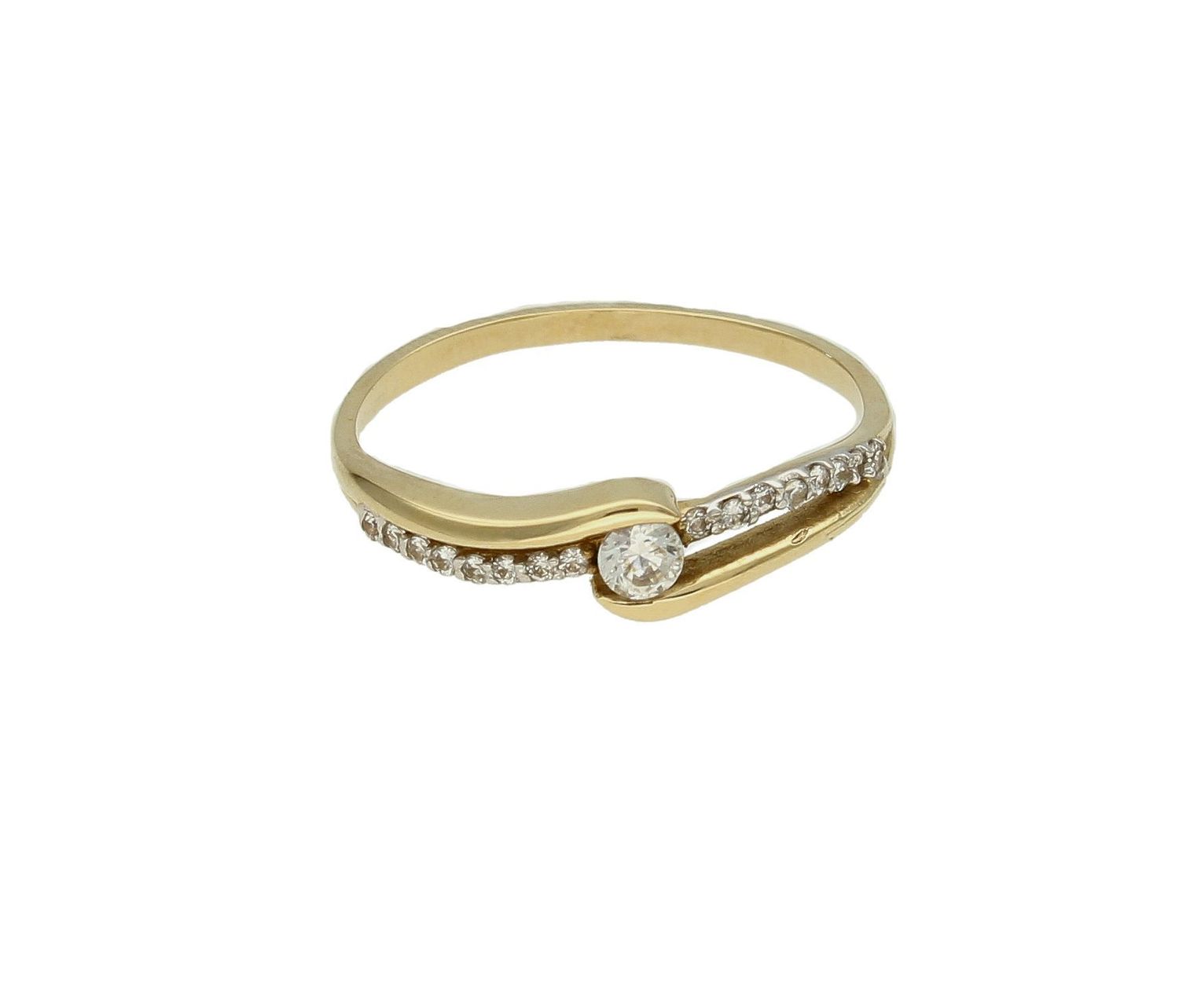 Złoty pierścionek damski 585 zaręczynowy wzór z cyrkoniami rozmiar 17 DIA-PRS-9315-585.  to złoty damski pierścionek wykonany z wysokiej próby żółtego złota 585. Idealna biała cyrkonia we wzorze zaręczynowym nadają pierścion (3).jpg