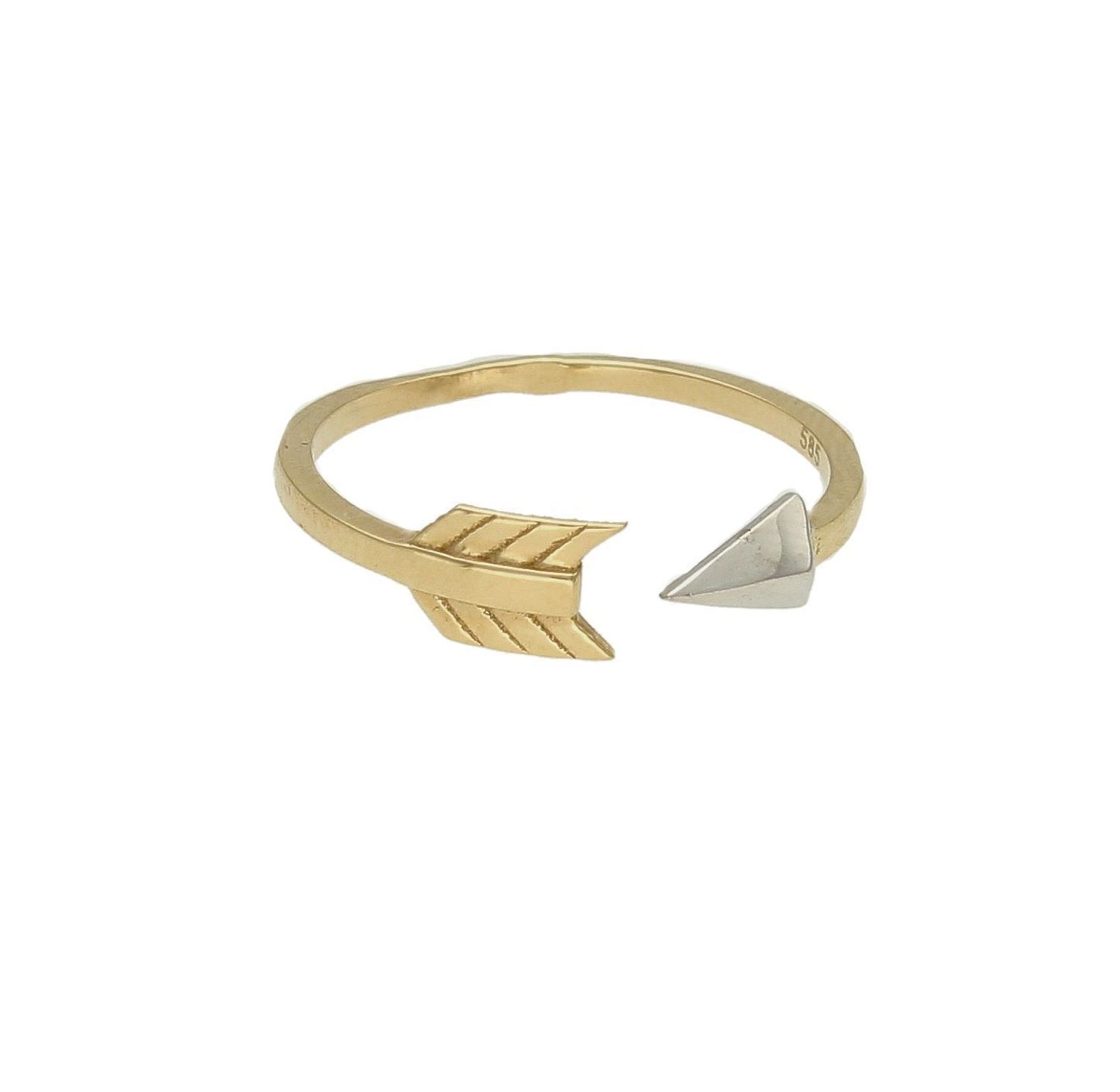 Złoty pierścionek damski 585 strzałka rozmiar 17 DIA-PRS-9318-585 to złoty damski pierścionek wykonany z wysokiej próby żółtego złota 585. Wzór strzałki o dwóch końcach nadaje pierścionkowi nowoczesnego wyglądu (4).jpg