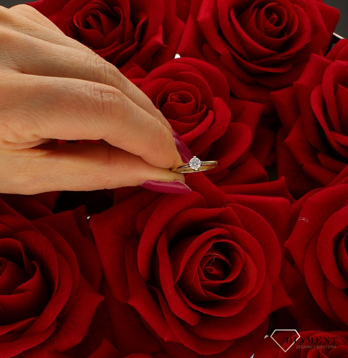 Złoty pierścionek damski Zaręczynowy wzór rozmiar 11 DIA-PRS-9321-585 to złoty damski pierścionek wykonany z wysokiej próby złota 585. Idealna biała cyrkonia we wzorze zaręczynowym nadają pierścionkowi nowoczesnego wyglądu ( (4).jpg