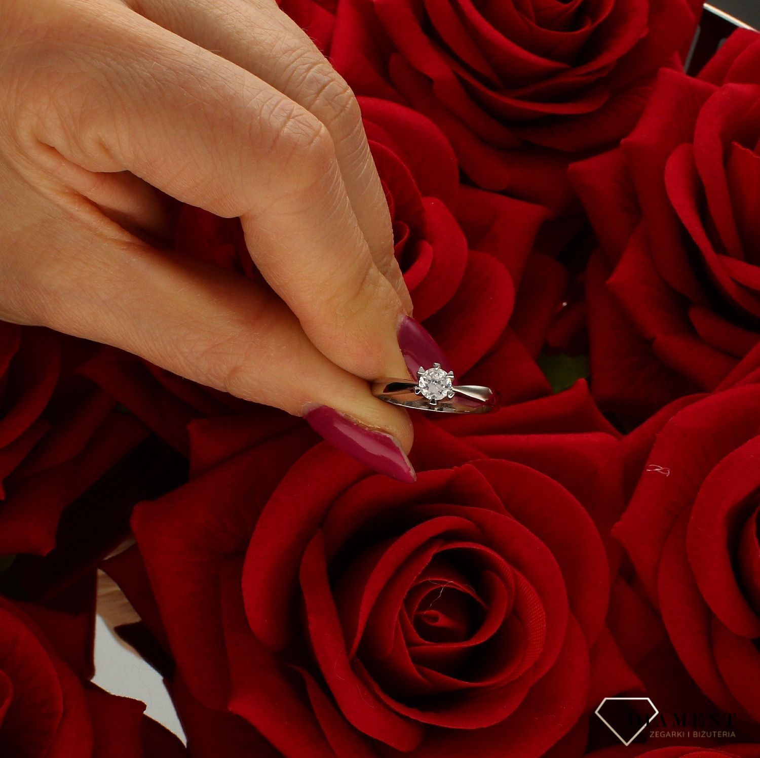 Złoty pierścionek damski Białe złoto Zaręczynowy wzór rozmiar 12 DIA-PRS-9324-585.jpg