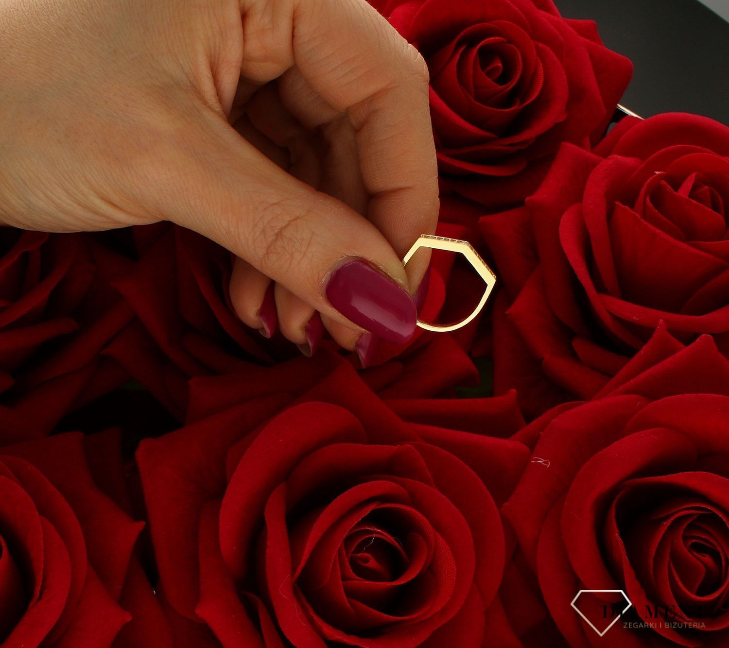 Złoty pierścionek damski 585 nowoczesny wzór rozmiar 11 DIA-PRS-9330-585. Pierścionek złoty dla ukochanej kobiety. Pomysł na pre.jpg