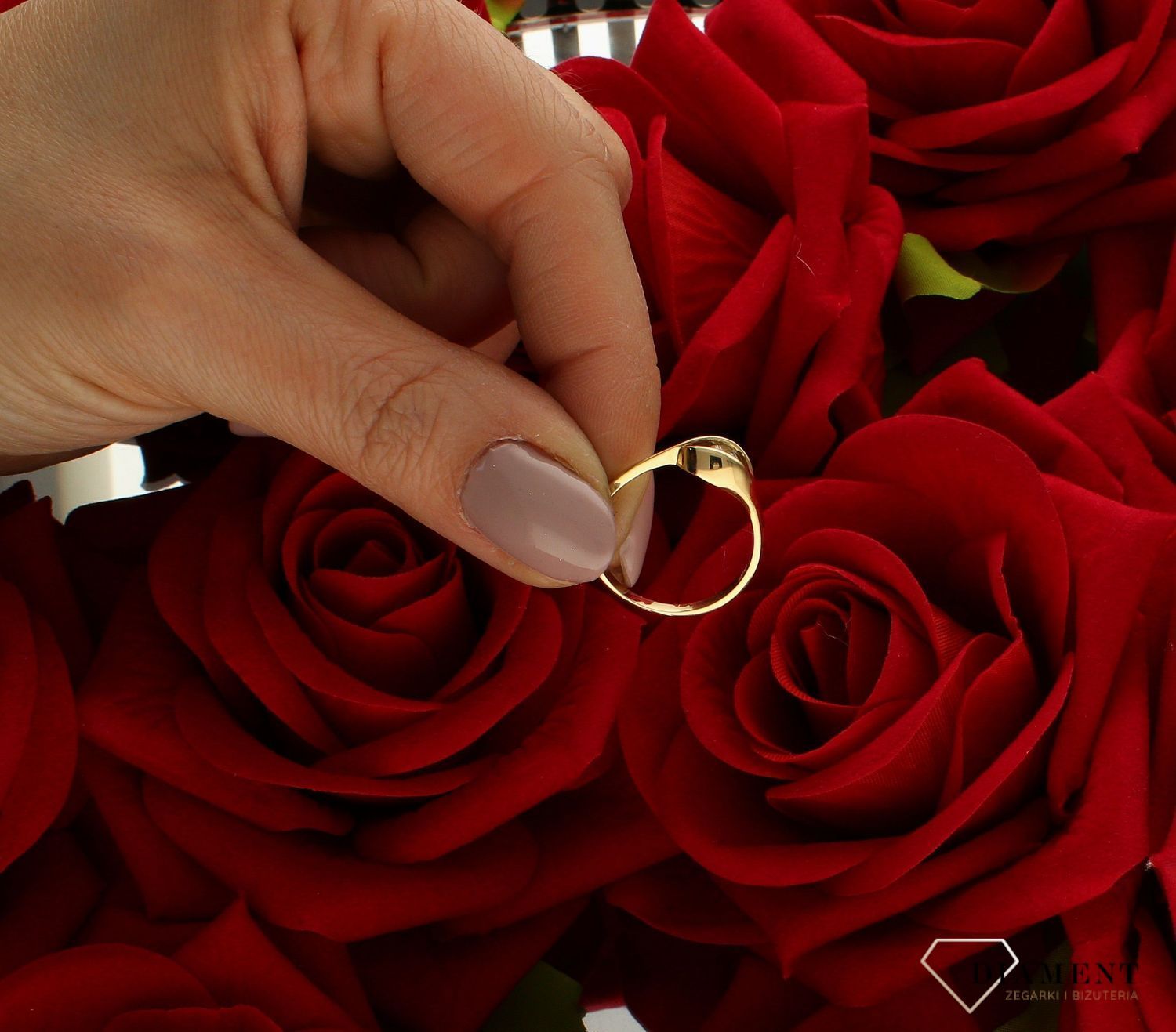 Złoty pierścionek 585 damski zaręczynowy wzór rozmiar 16 DIA-PRS-9339-585  to złoty damski pierścionek wykonany z wysokiej próby złota 585. Idealna biała cyrkonia we wzorze zaręczynowym nadają pierścionkowi nowoczesnego wygl (4).jpg